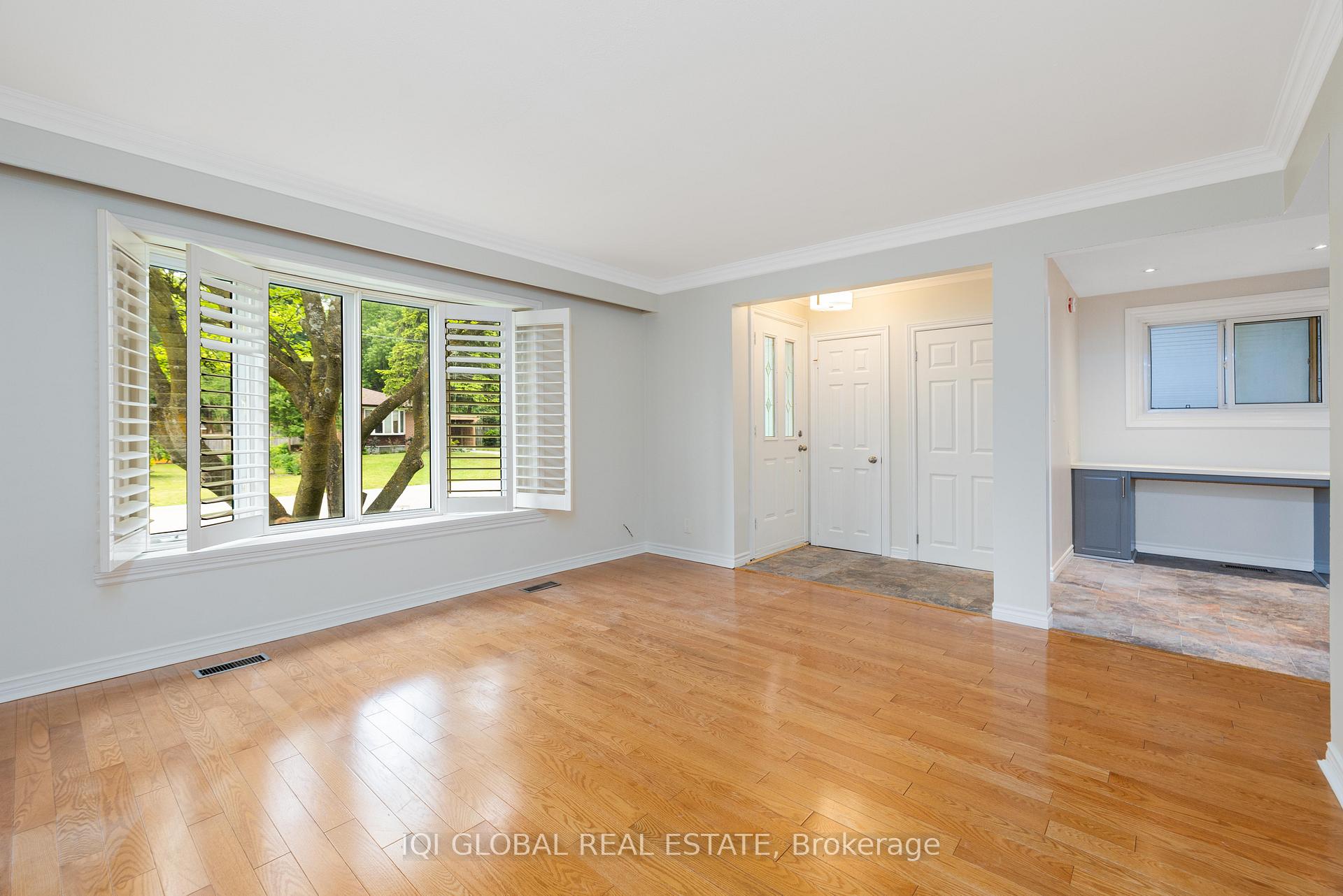 Photo 3 of Unit Main Floor, 10 Holman Crescent, Aurora, Aurora Highlands — HOMEH