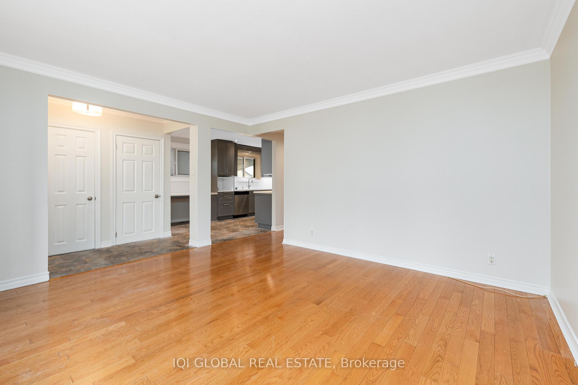 Photo 7 of Unit Main Floor, 10 Holman Crescent, Aurora, Aurora Highlands — HOMEH