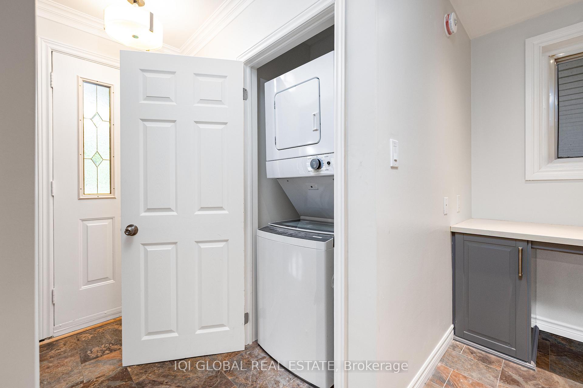 Photo 8 of Unit Main Floor, 10 Holman Crescent, Aurora, Aurora Highlands — HOMEH
