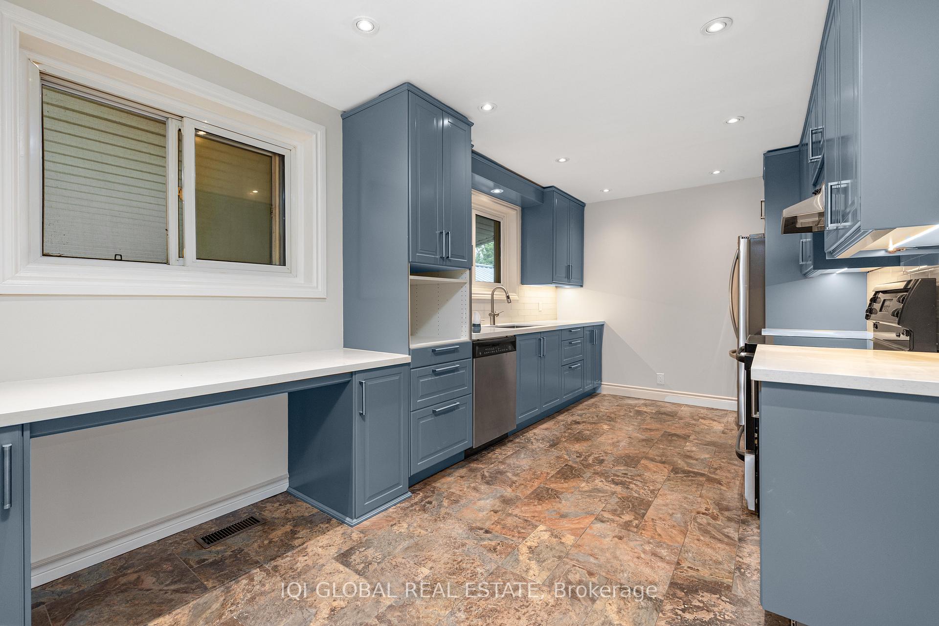 Photo 11 of Unit Main Floor, 10 Holman Crescent, Aurora, Aurora Highlands — HOMEH