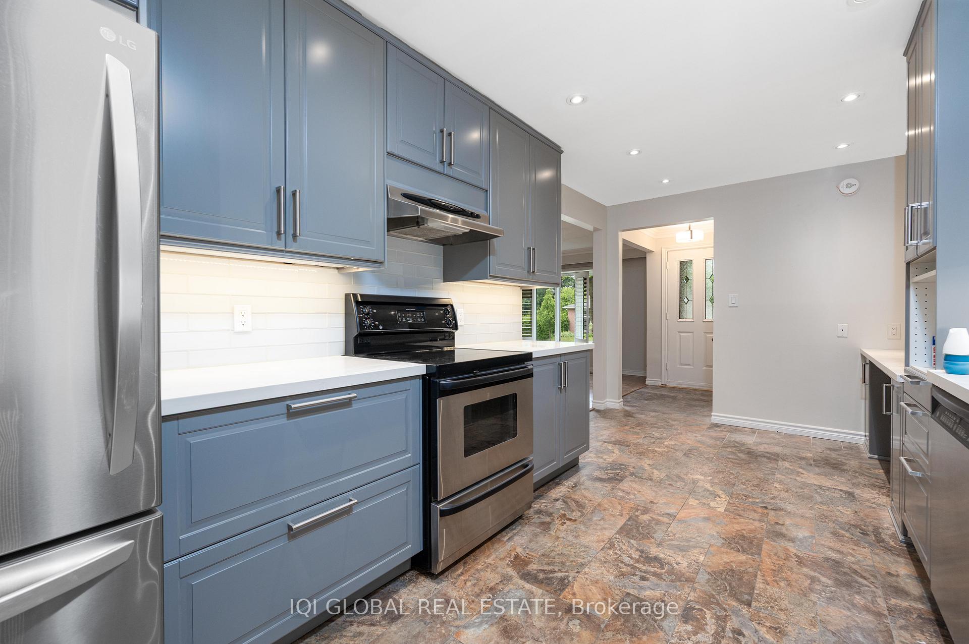 Photo 12 of Unit Main Floor, 10 Holman Crescent, Aurora, Aurora Highlands — HOMEH