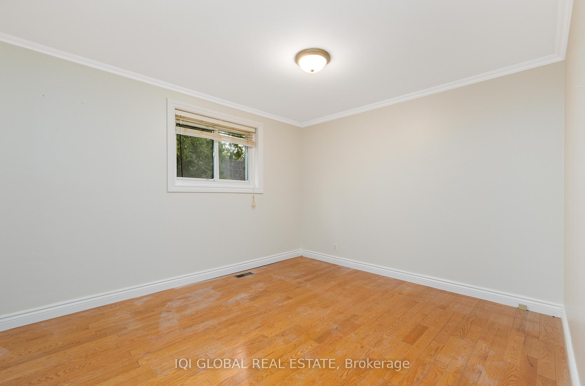 Photo 14 of Unit Main Floor, 10 Holman Crescent, Aurora, Aurora Highlands — HOMEH