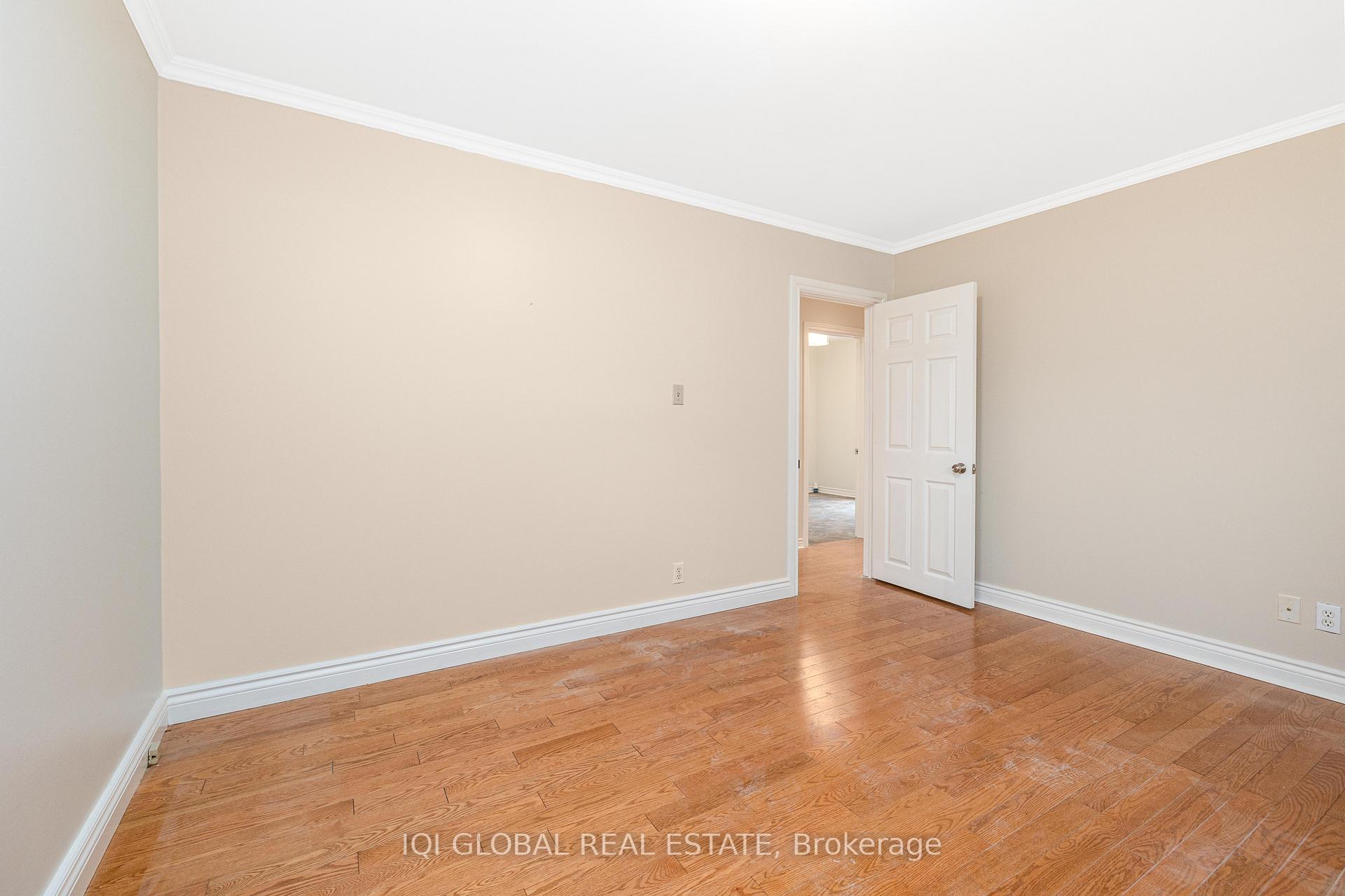 Photo 13 of Unit Main Floor, 10 Holman Crescent, Aurora, Aurora Highlands — HOMEH