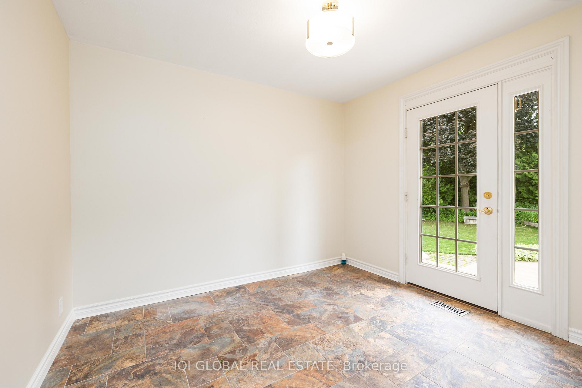 Photo 16 of Unit Main Floor, 10 Holman Crescent, Aurora, Aurora Highlands — HOMEH