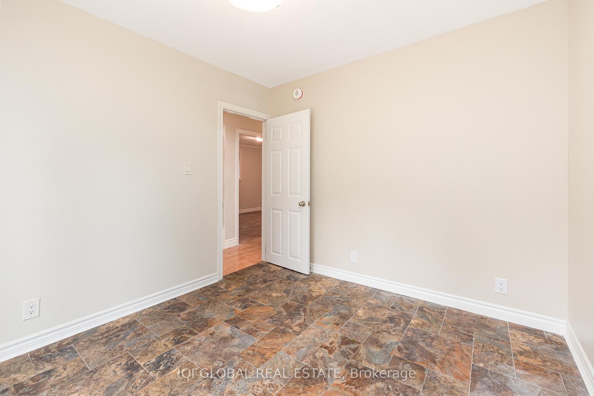 Photo 17 of Unit Main Floor, 10 Holman Crescent, Aurora, Aurora Highlands — HOMEH