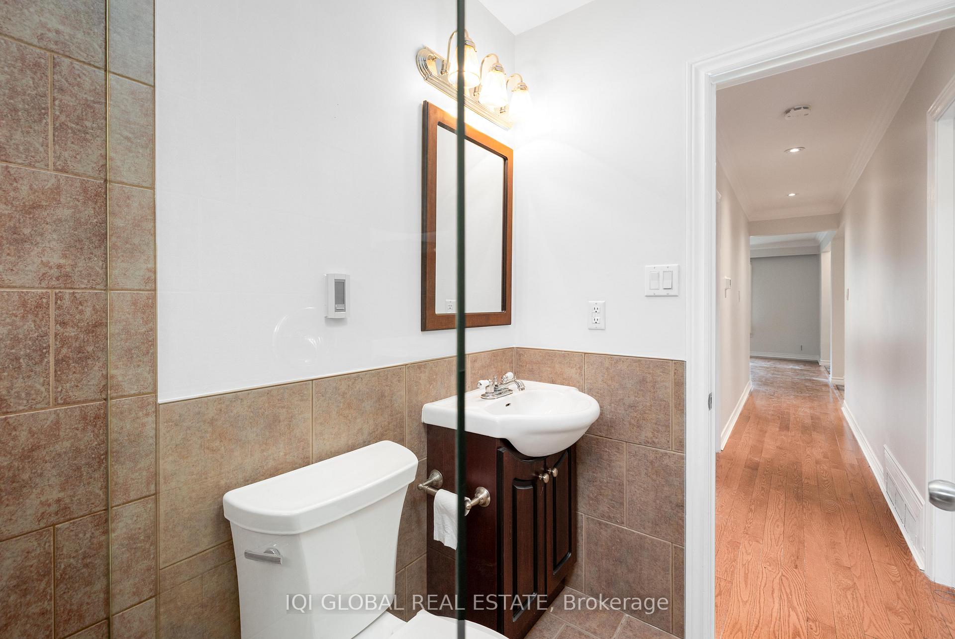 Photo 18 of Unit Main Floor, 10 Holman Crescent, Aurora, Aurora Highlands — HOMEH