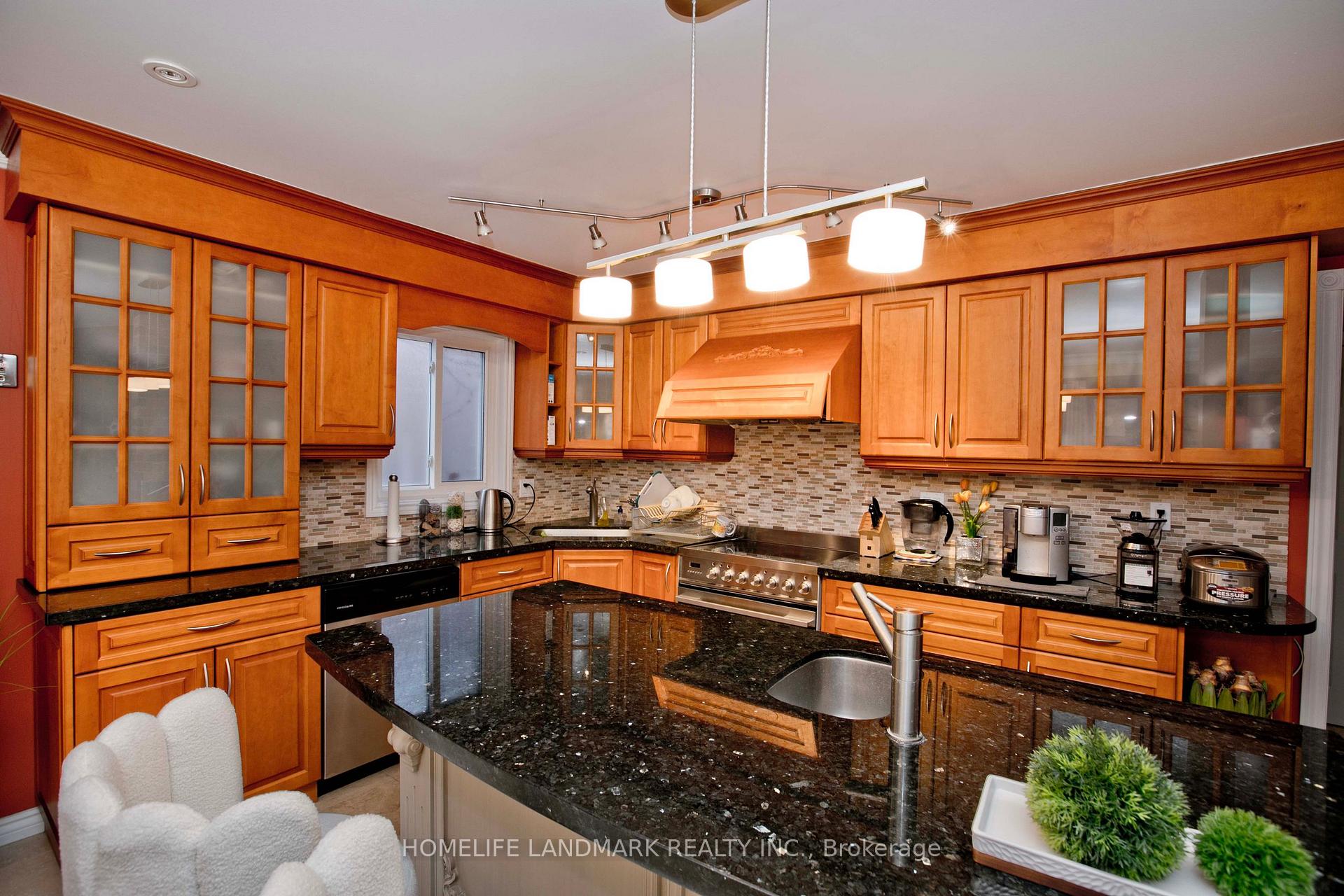 Photo 8 of 43 Forty Second Street, Markham, Markville — HOMEH