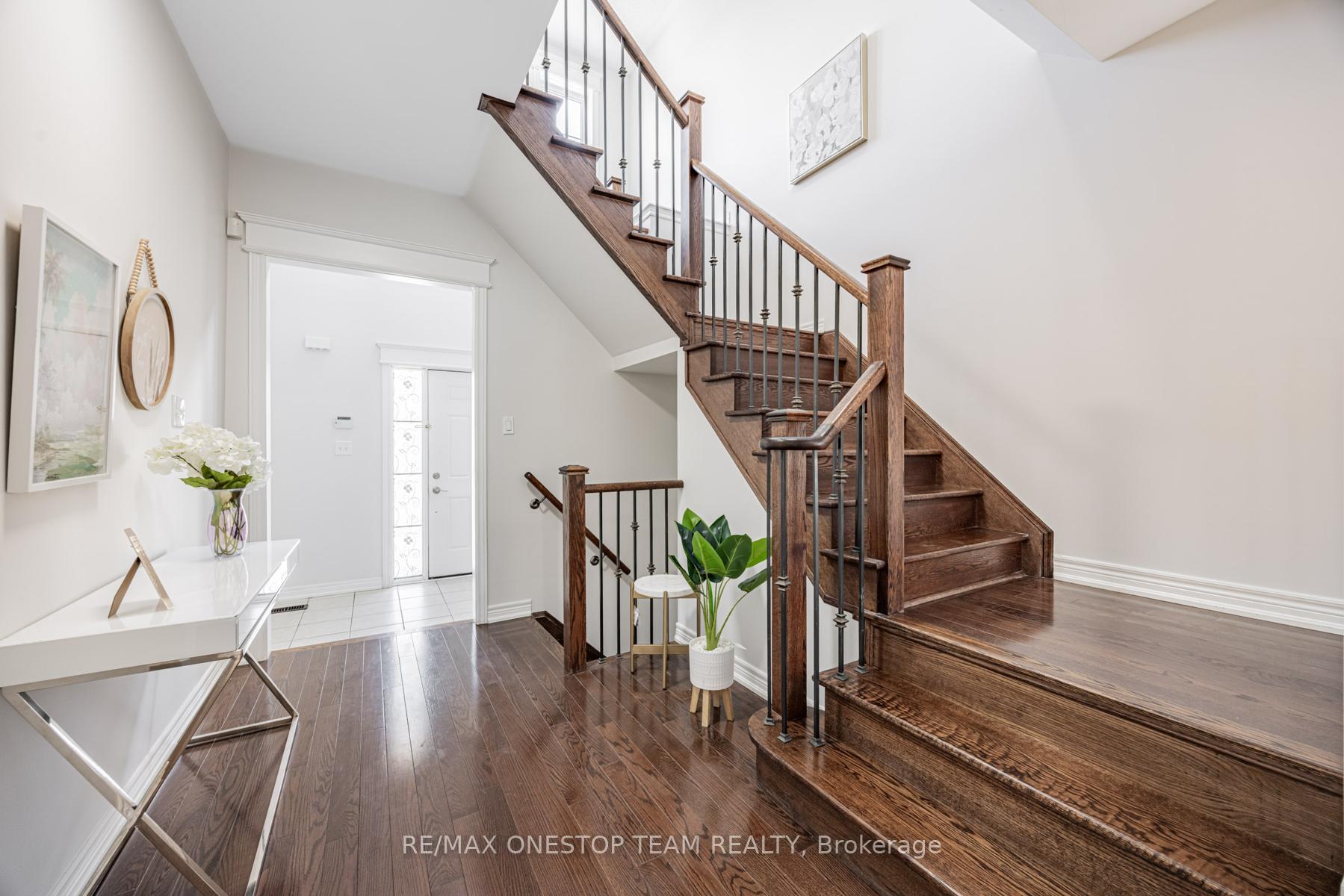 Photo 4 of 97 Lindvest Crescent, Vaughan, Patterson — HOMEH