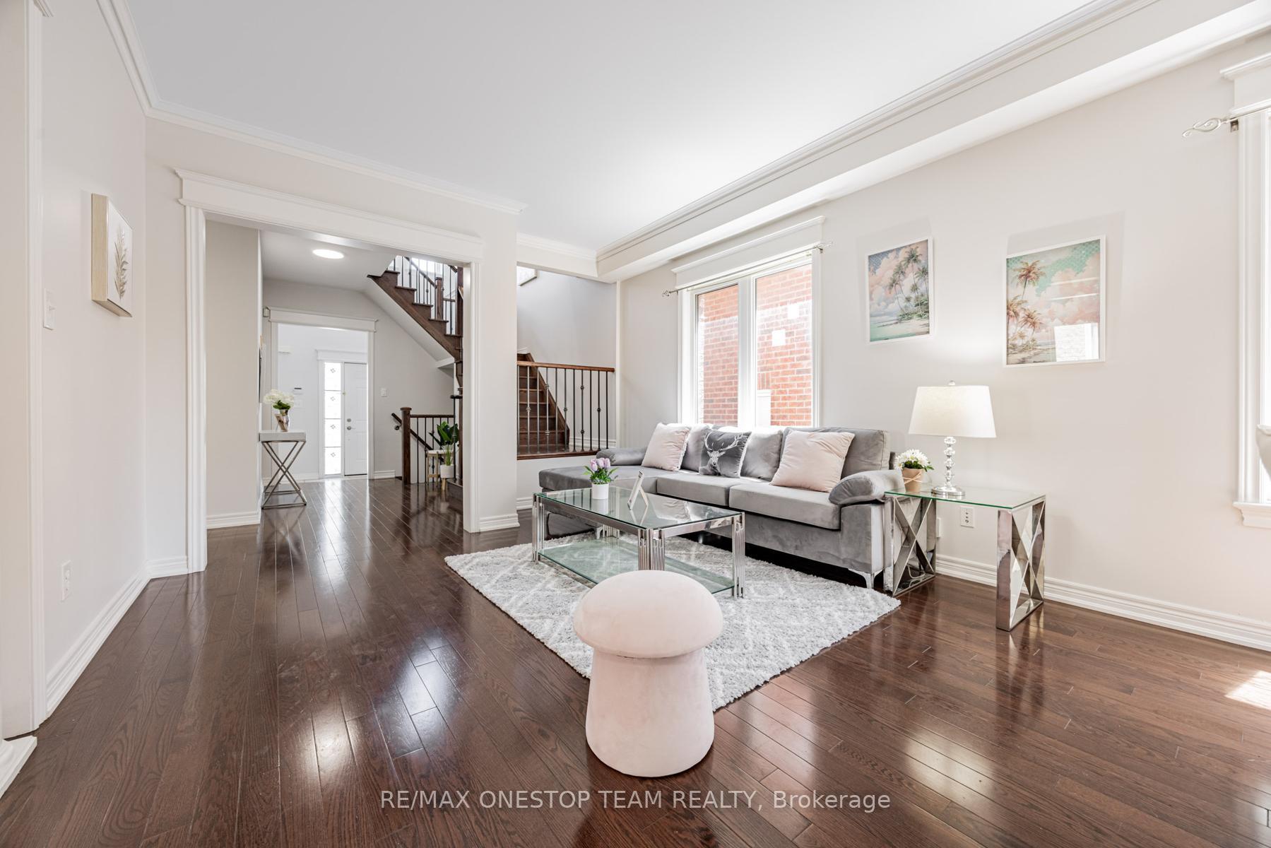 Photo 5 of 97 Lindvest Crescent, Vaughan, Patterson — HOMEH