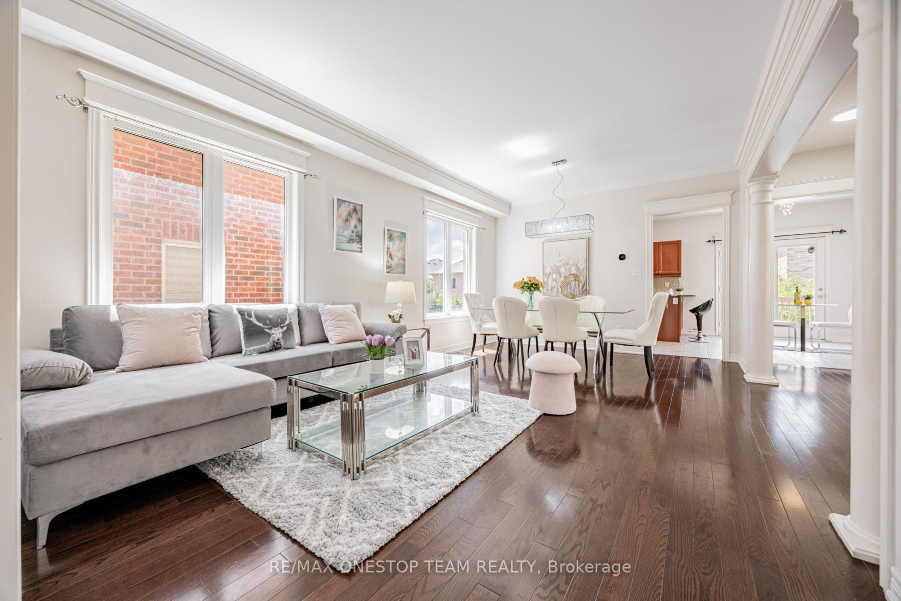 Photo 6 of 97 Lindvest Crescent, Vaughan, Patterson — HOMEH