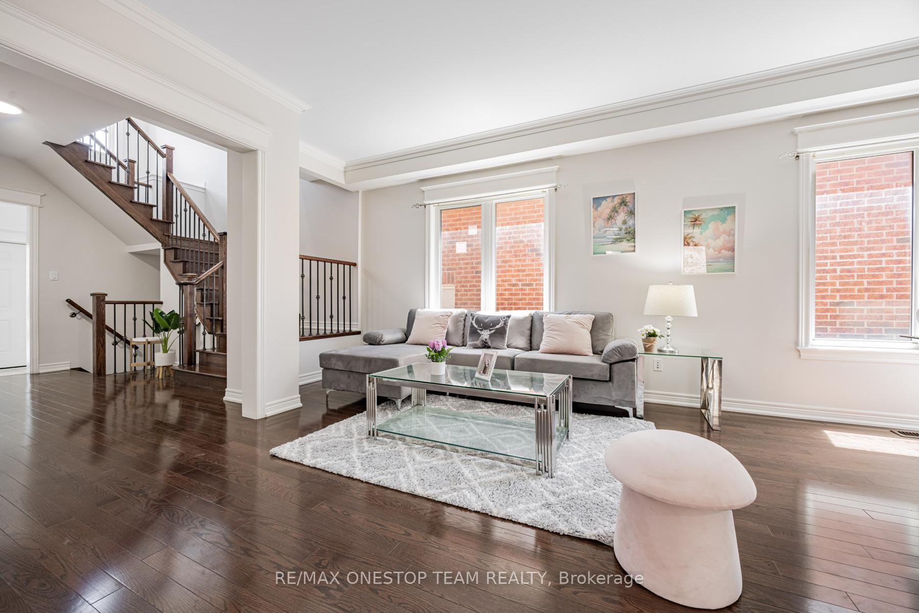 Photo 7 of 97 Lindvest Crescent, Vaughan, Patterson — HOMEH