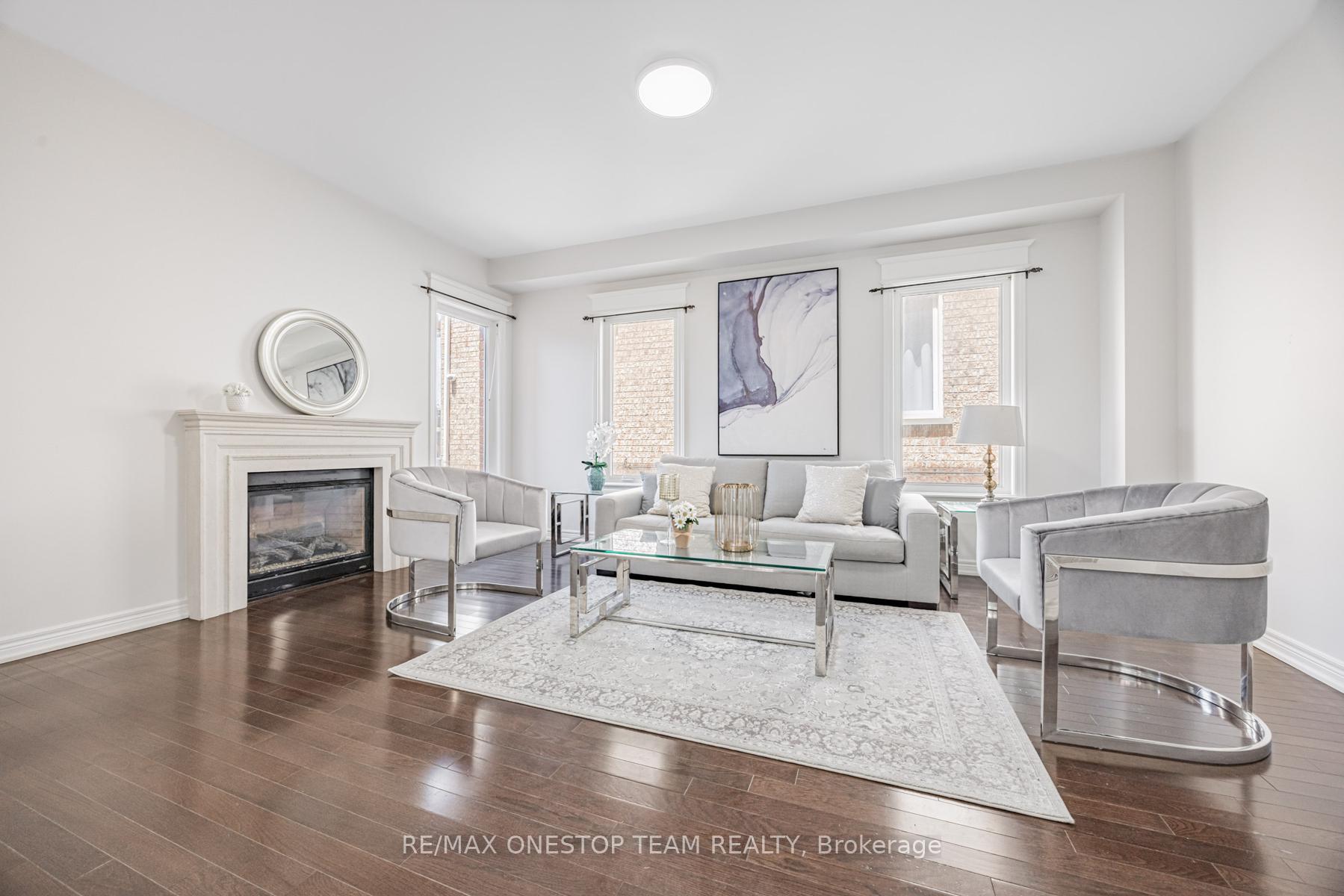 Photo 8 of 97 Lindvest Crescent, Vaughan, Patterson — HOMEH