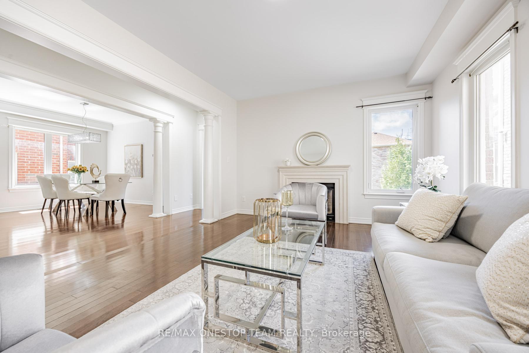 Photo 10 of 97 Lindvest Crescent, Vaughan, Patterson — HOMEH