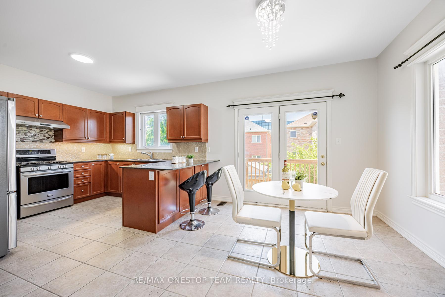 Photo 13 of 97 Lindvest Crescent, Vaughan, Patterson — HOMEH
