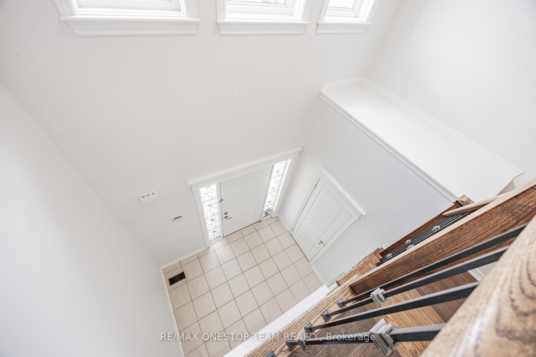 Photo 19 of 97 Lindvest Crescent, Vaughan, Patterson — HOMEH