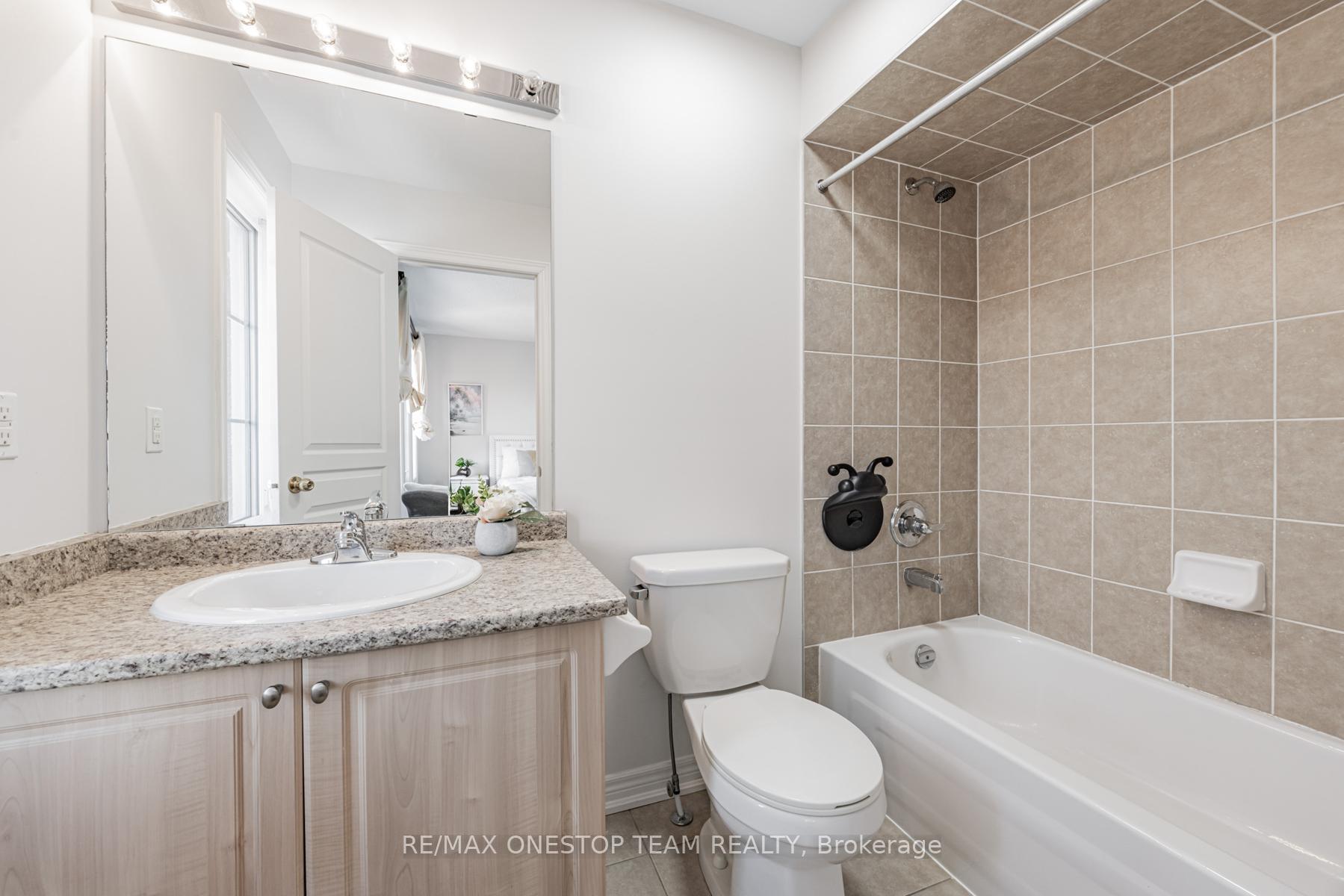 Photo 22 of 97 Lindvest Crescent, Vaughan, Patterson — HOMEH