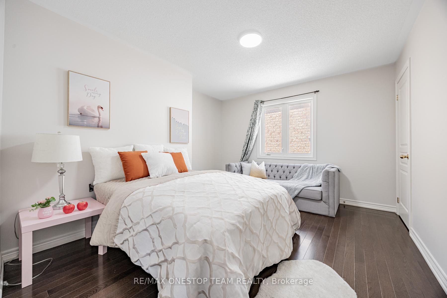 Photo 23 of 97 Lindvest Crescent, Vaughan, Patterson — HOMEH