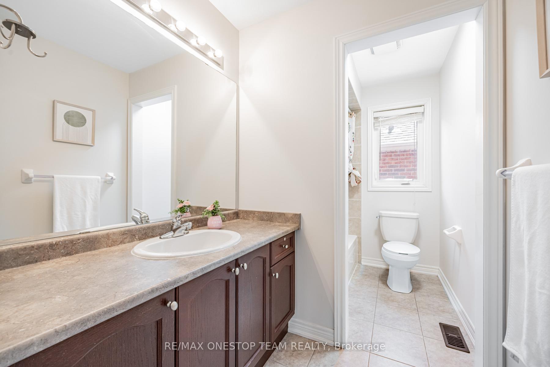 Photo 24 of 97 Lindvest Crescent, Vaughan, Patterson — HOMEH