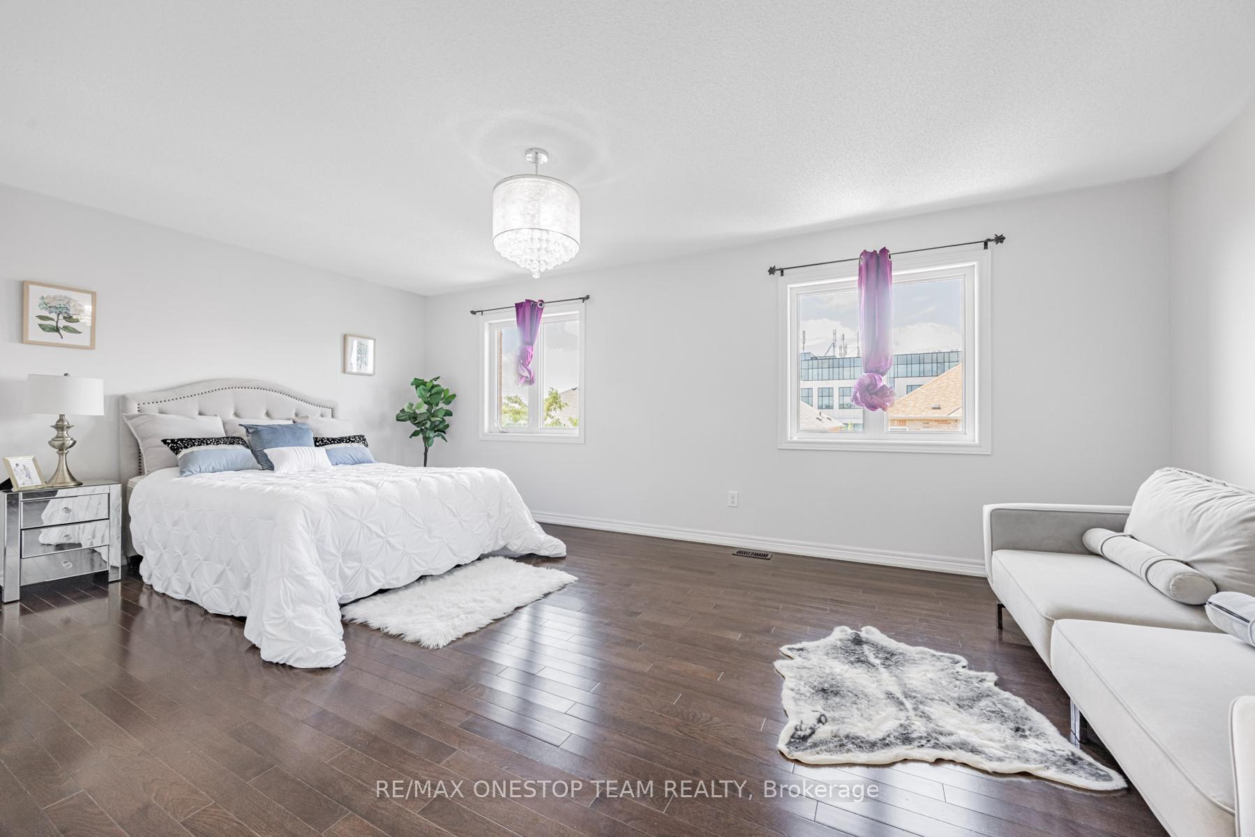 Photo 28 of 97 Lindvest Crescent, Vaughan, Patterson — HOMEH