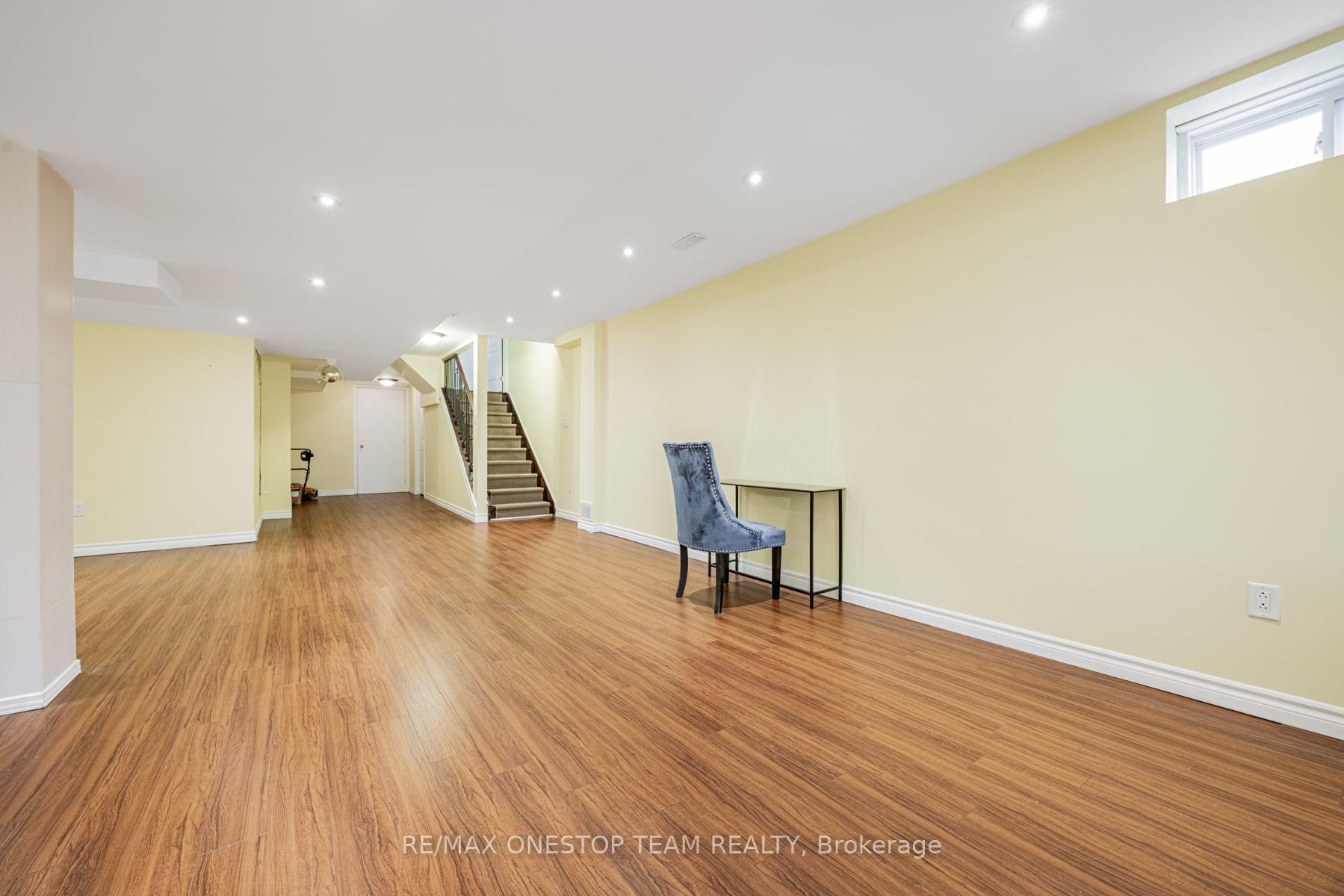 Photo 32 of 97 Lindvest Crescent, Vaughan, Patterson — HOMEH