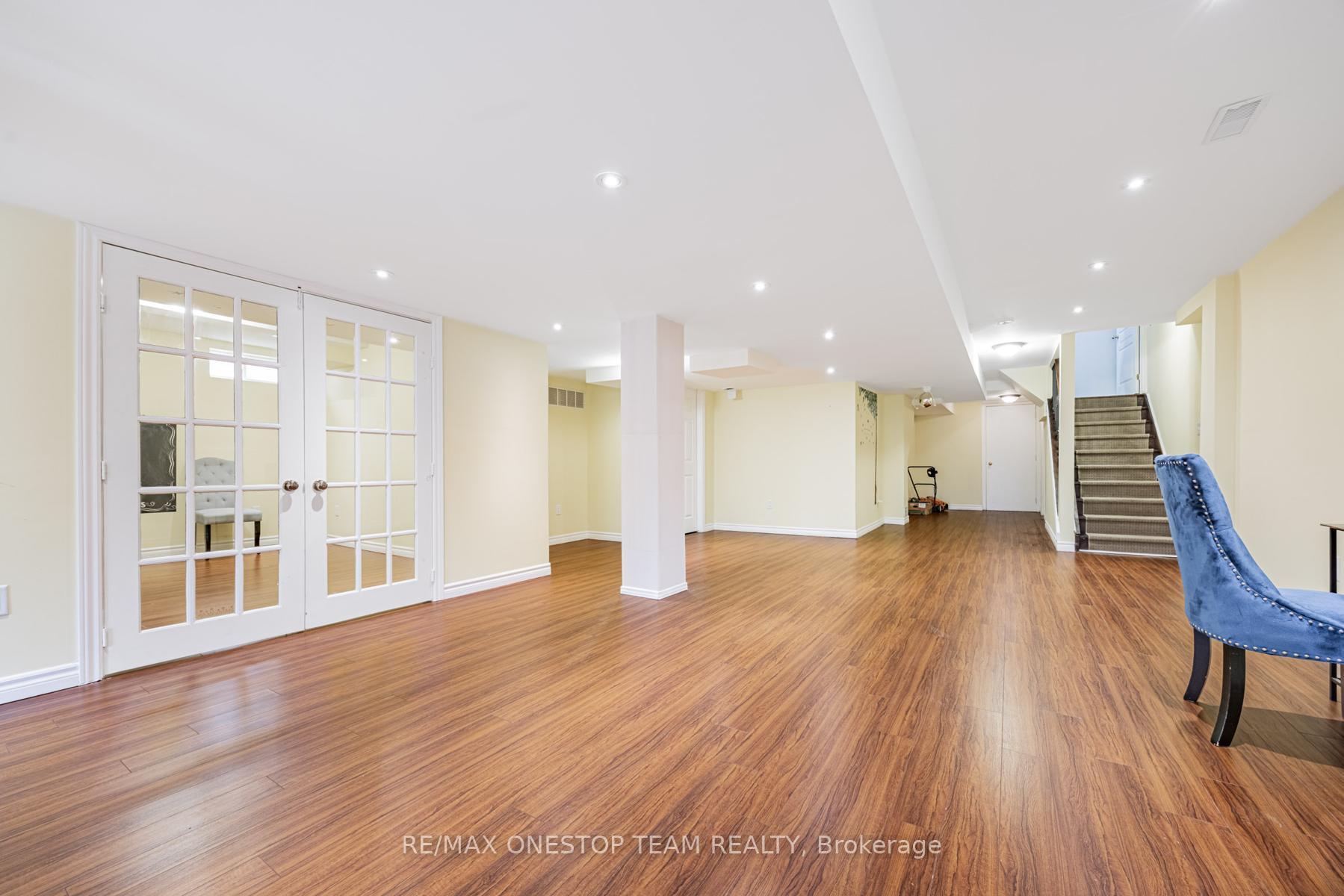 Photo 33 of 97 Lindvest Crescent, Vaughan, Patterson — HOMEH