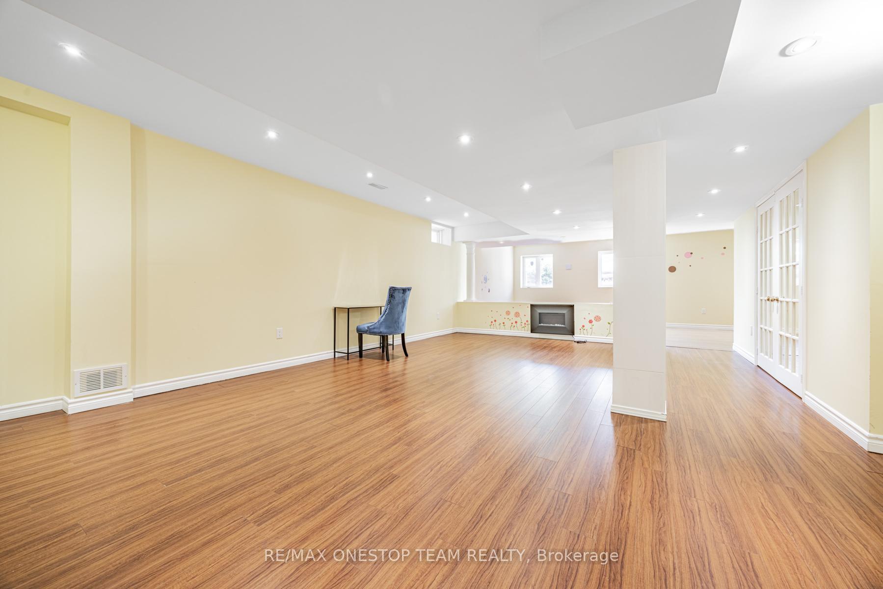 Photo 34 of 97 Lindvest Crescent, Vaughan, Patterson — HOMEH