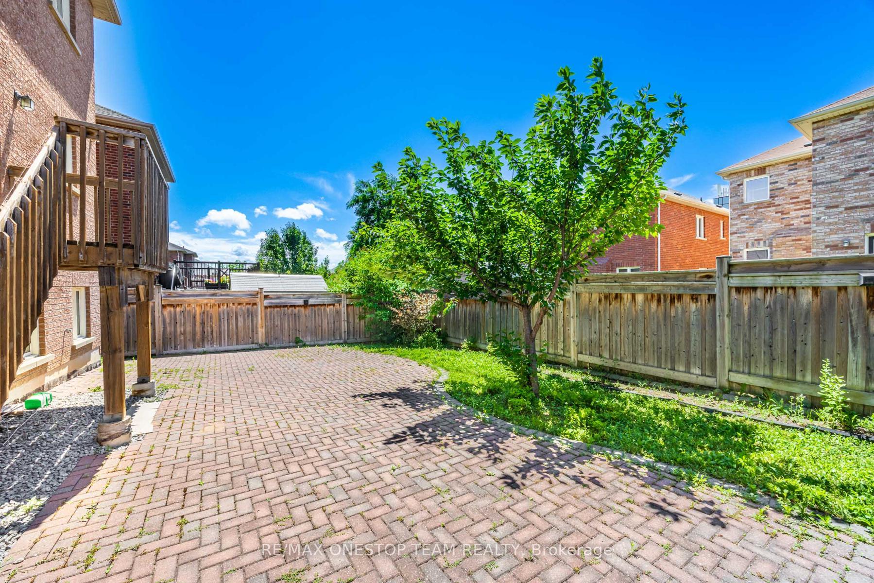 Photo 39 of 97 Lindvest Crescent, Vaughan, Patterson — HOMEH