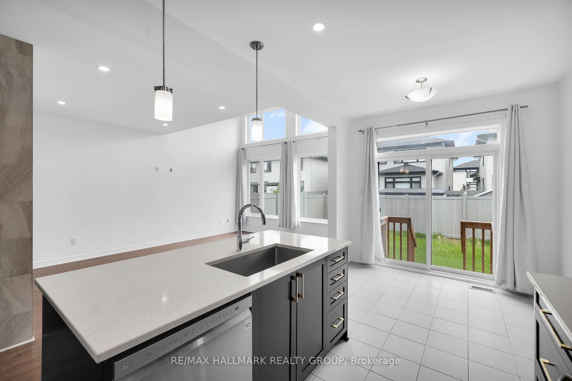 Photo 9 of 276 Big Dipper Street, Ottawa, Riverside South/Gloucester Glen — HOMEH
