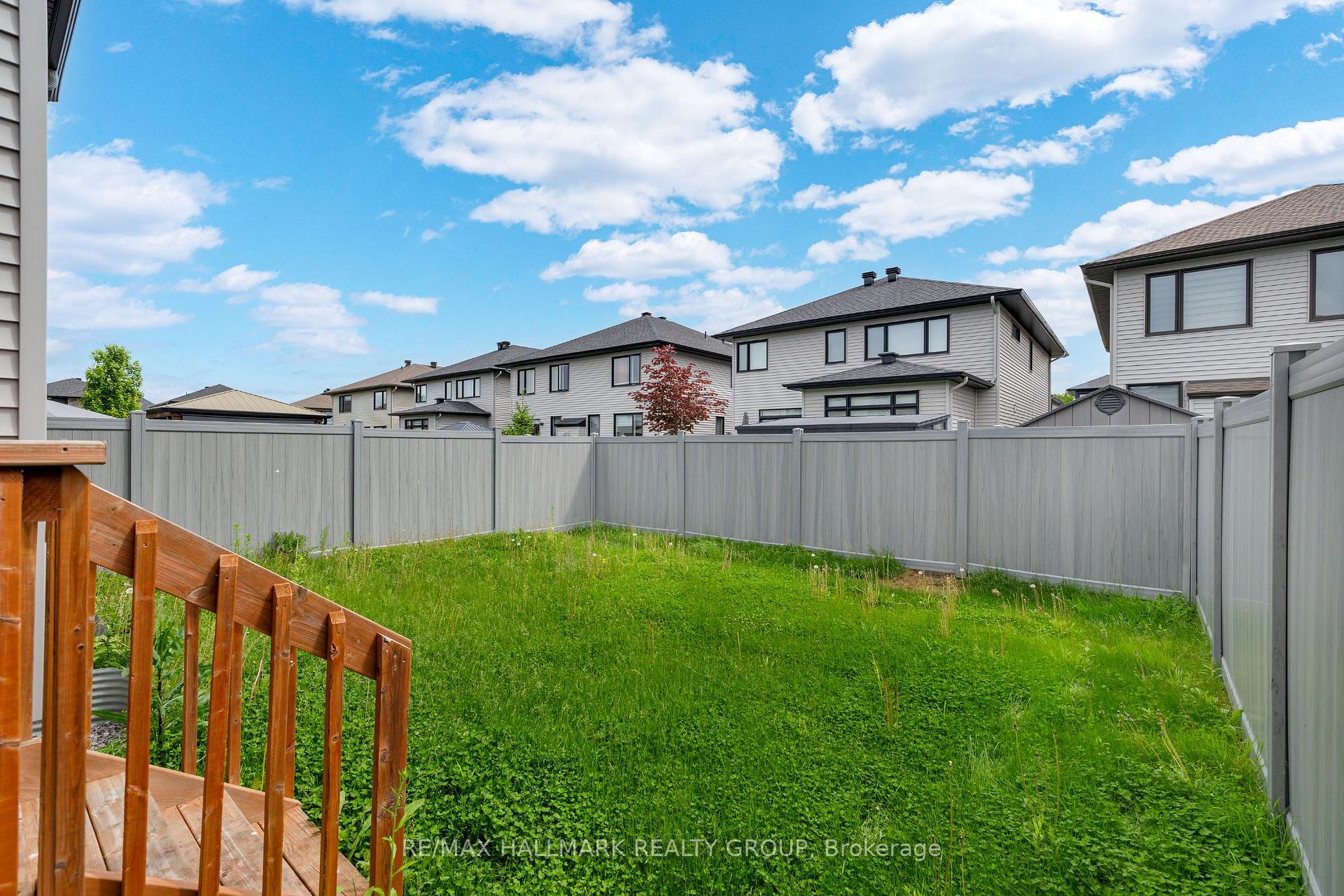 Photo 34 of 276 Big Dipper Street, Ottawa, Riverside South/Gloucester Glen — HOMEH