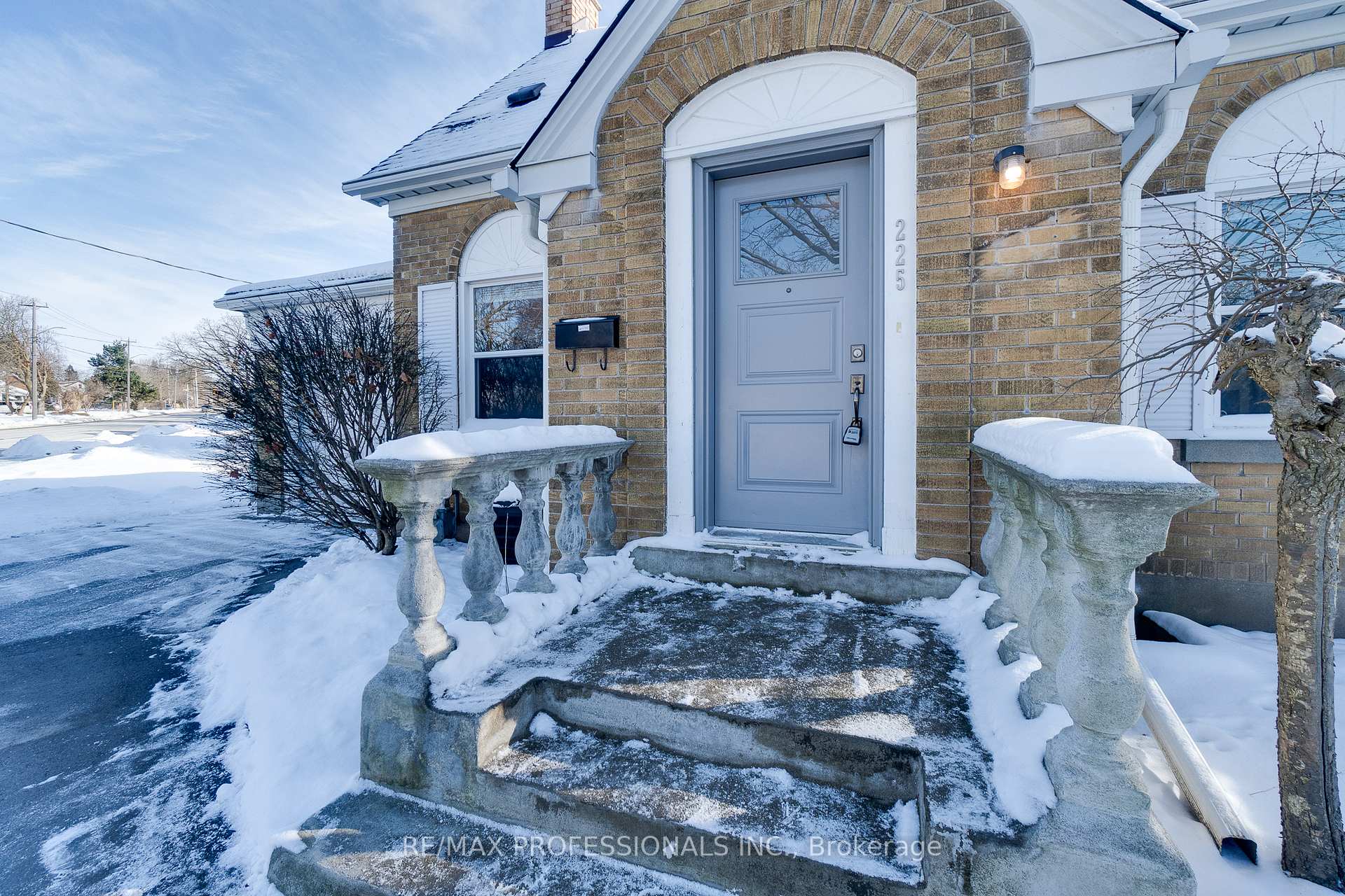 Photo 3 of 225 Bridgeport Road E, Waterloo — HOMEH