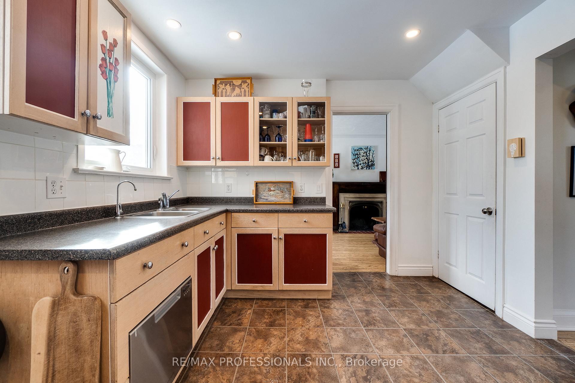 Photo 18 of 225 Bridgeport Road E, Waterloo — HOMEH