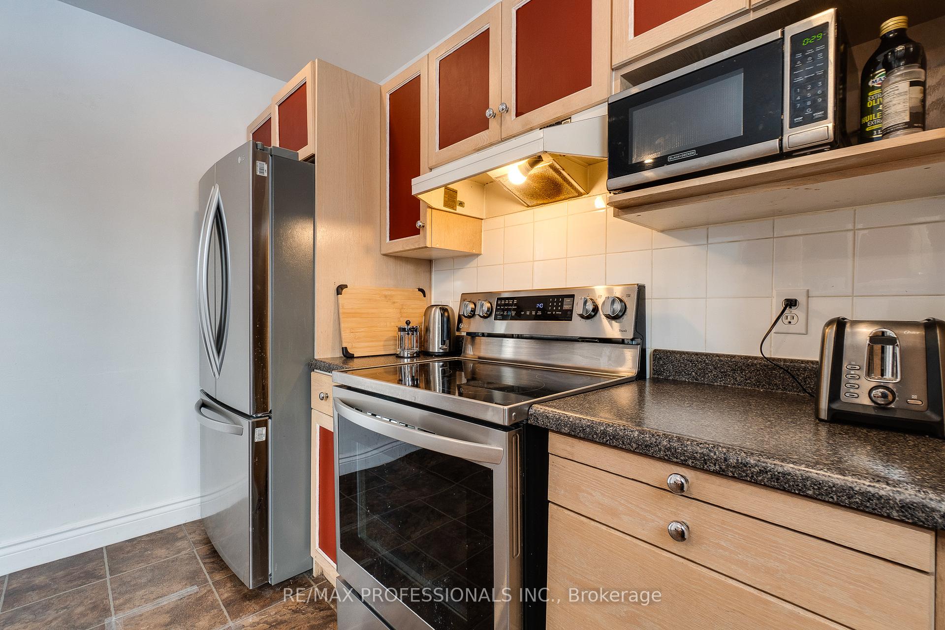 Photo 19 of 225 Bridgeport Road E, Waterloo — HOMEH
