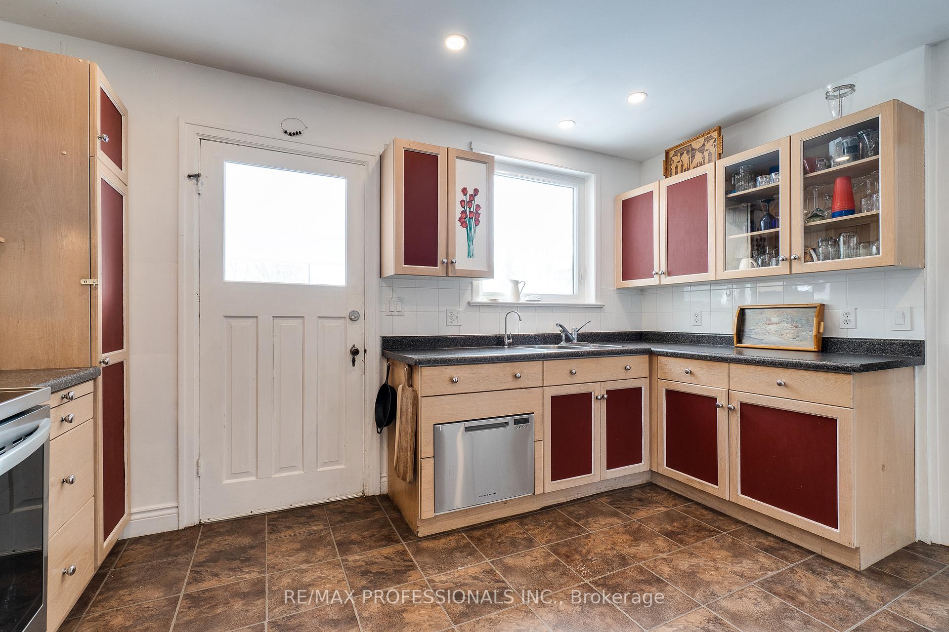 Photo 21 of 225 Bridgeport Road E, Waterloo — HOMEH
