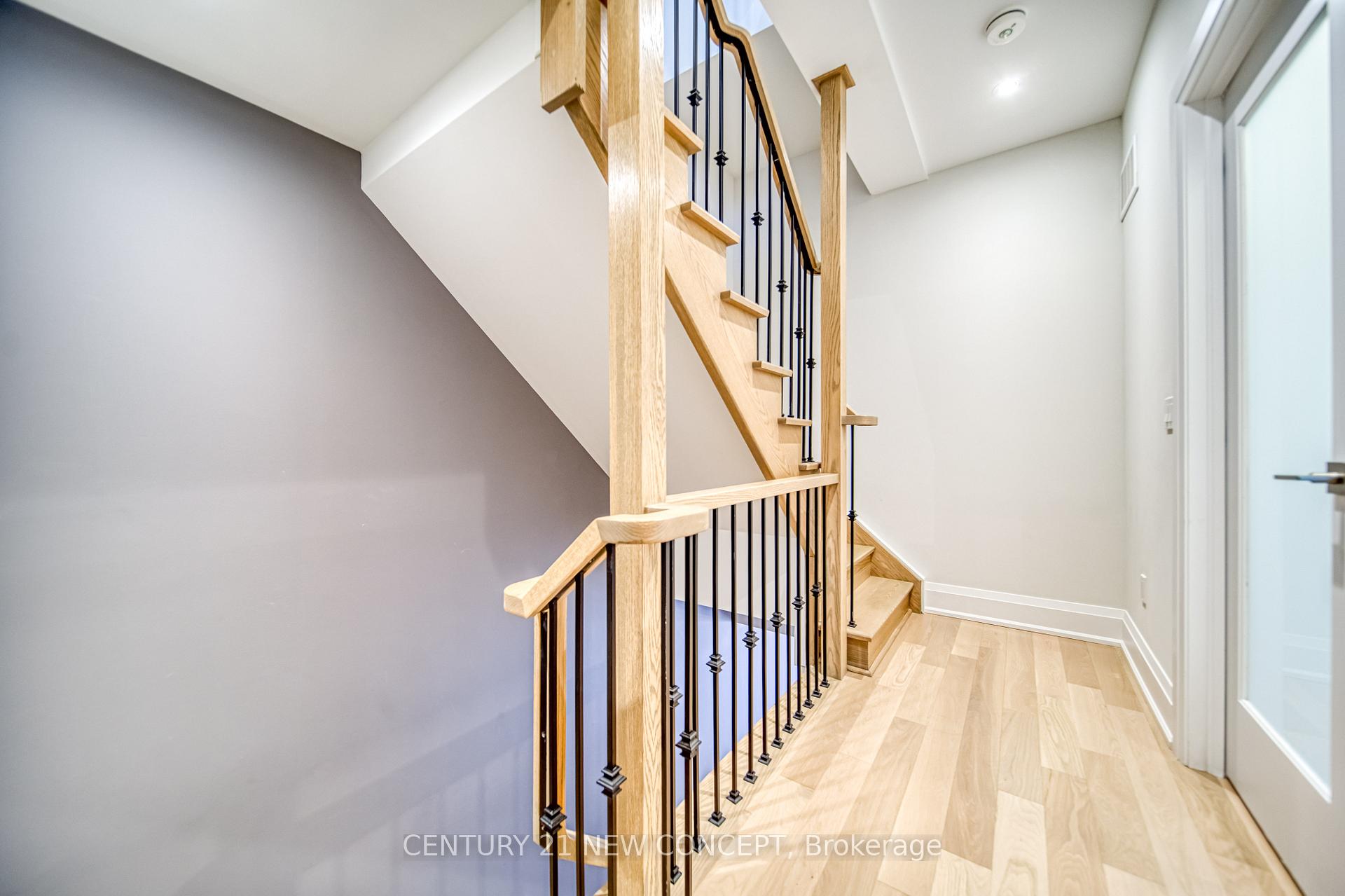 Photo 16 of 895 Clark Avenue W, Vaughan, Brownridge — HOMEH