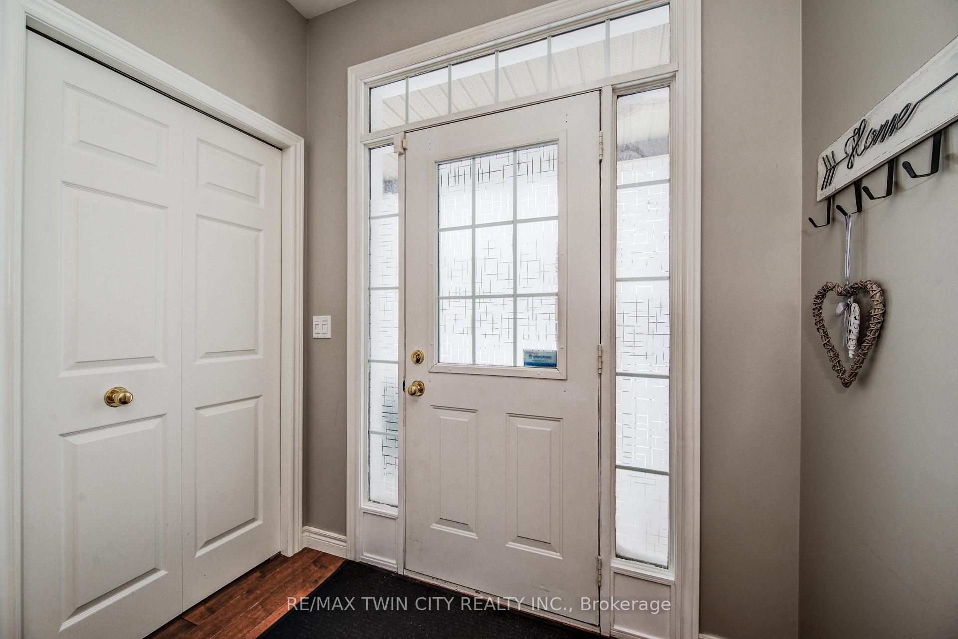 Photo 2 of 660 Zermatt Drive, Waterloo — HOMEH