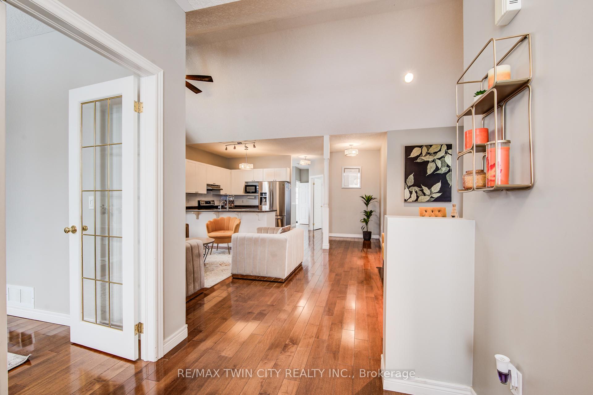 Photo 3 of 660 Zermatt Drive, Waterloo — HOMEH