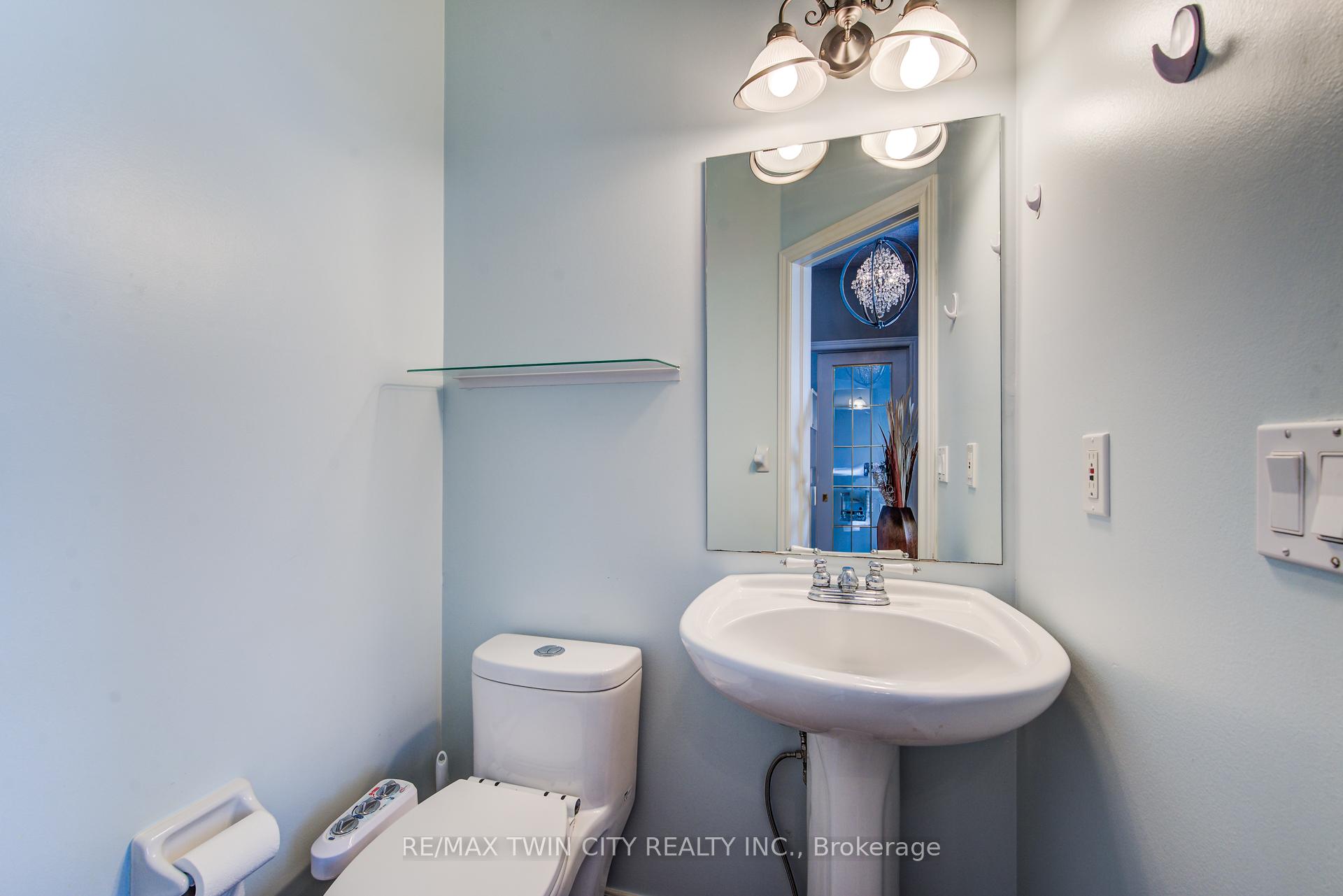 Photo 4 of 660 Zermatt Drive, Waterloo — HOMEH