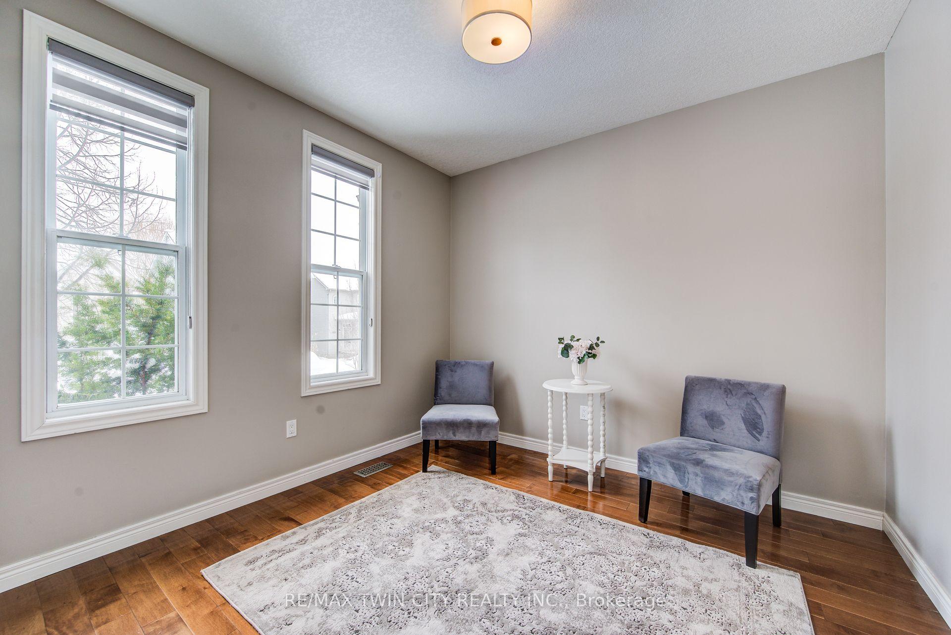 Photo 5 of 660 Zermatt Drive, Waterloo — HOMEH