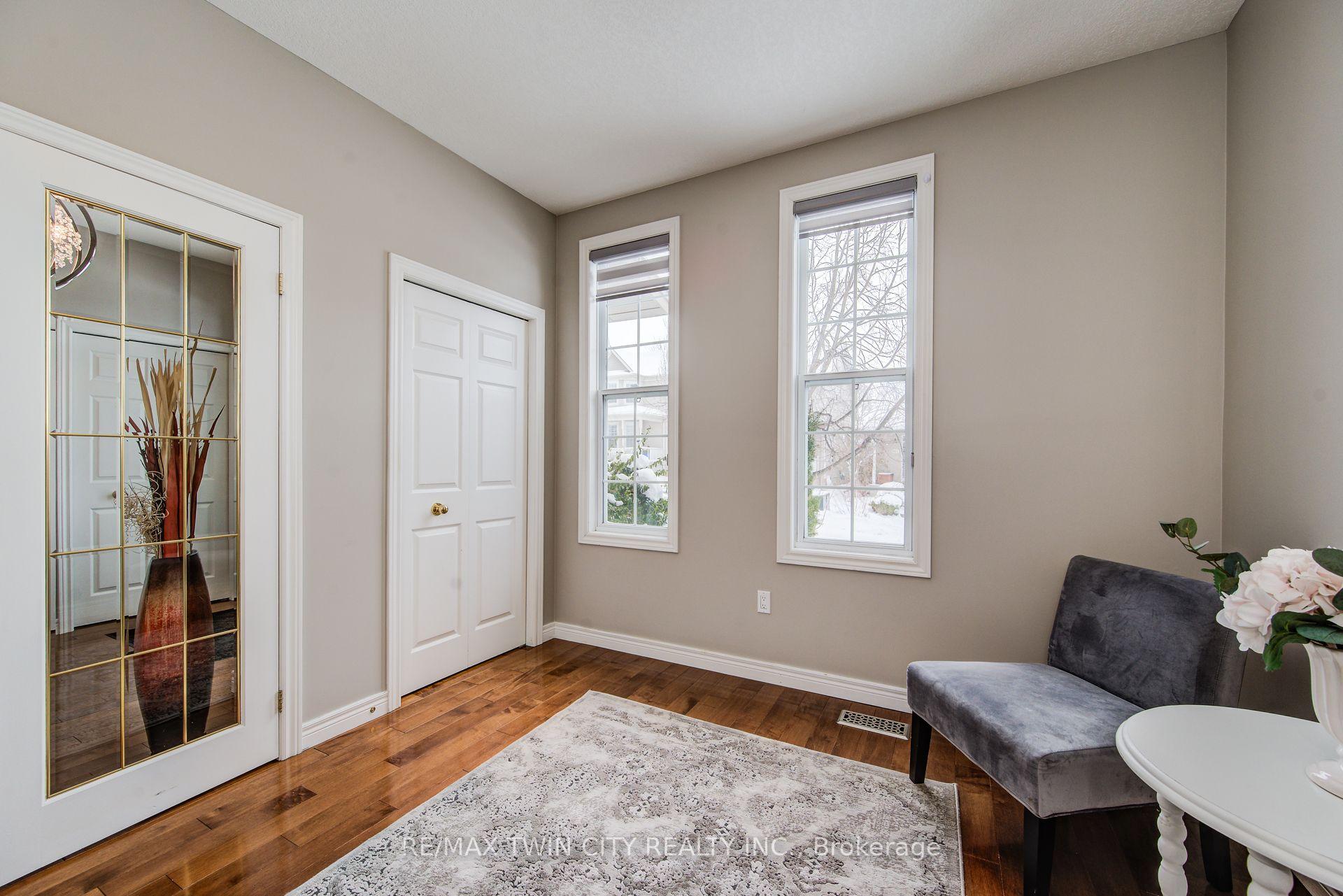Photo 6 of 660 Zermatt Drive, Waterloo — HOMEH