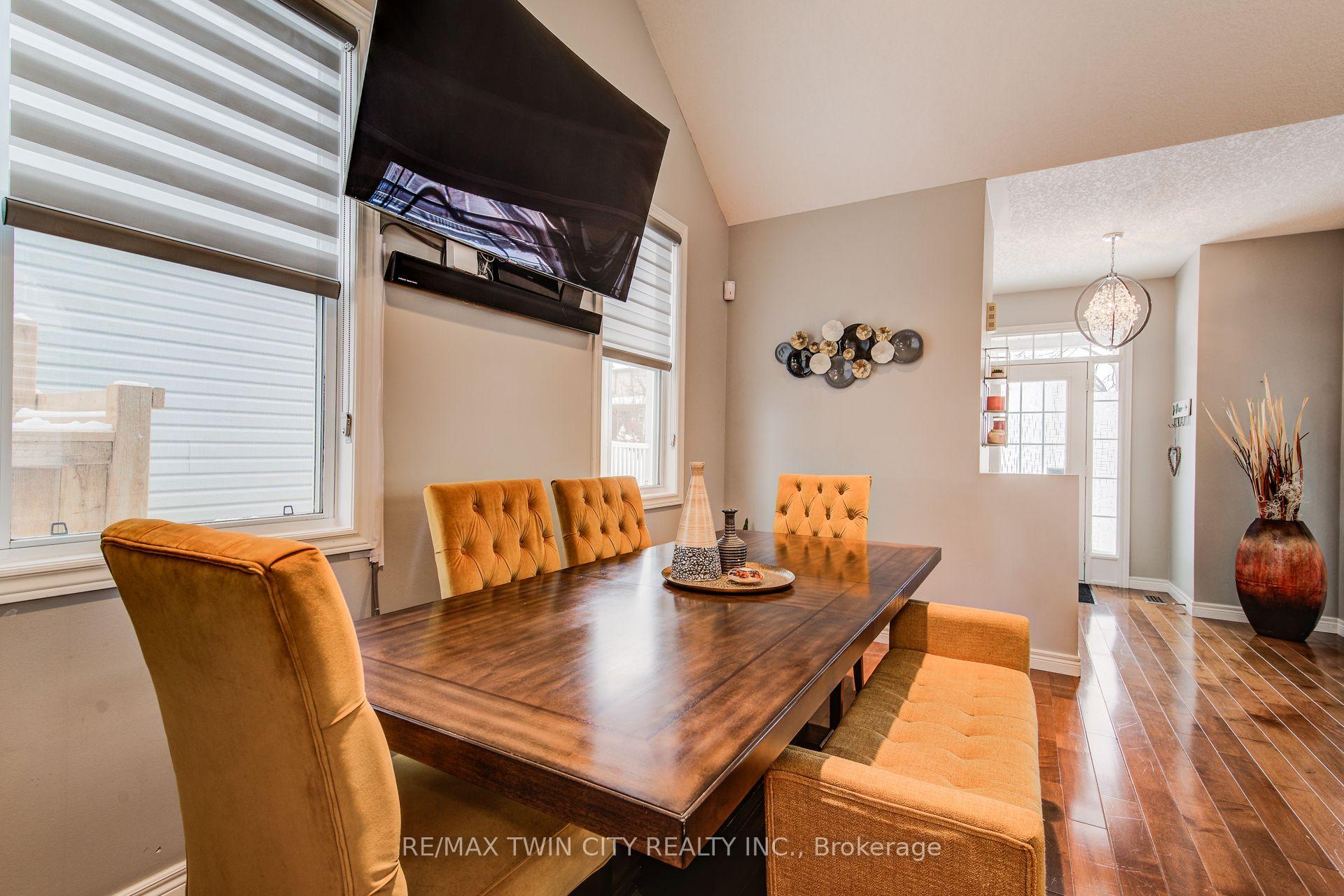 Photo 9 of 660 Zermatt Drive, Waterloo — HOMEH