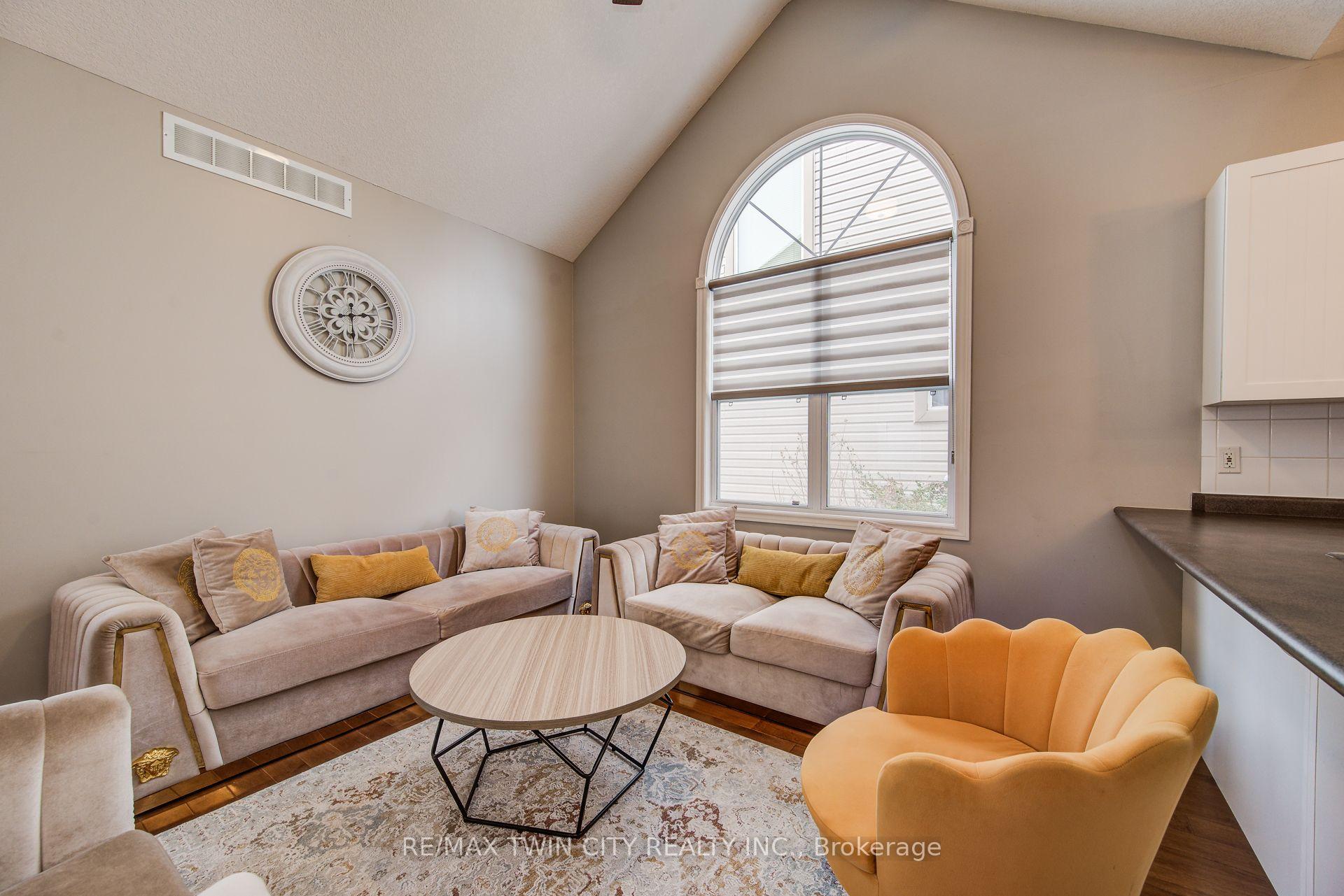 Photo 11 of 660 Zermatt Drive, Waterloo — HOMEH