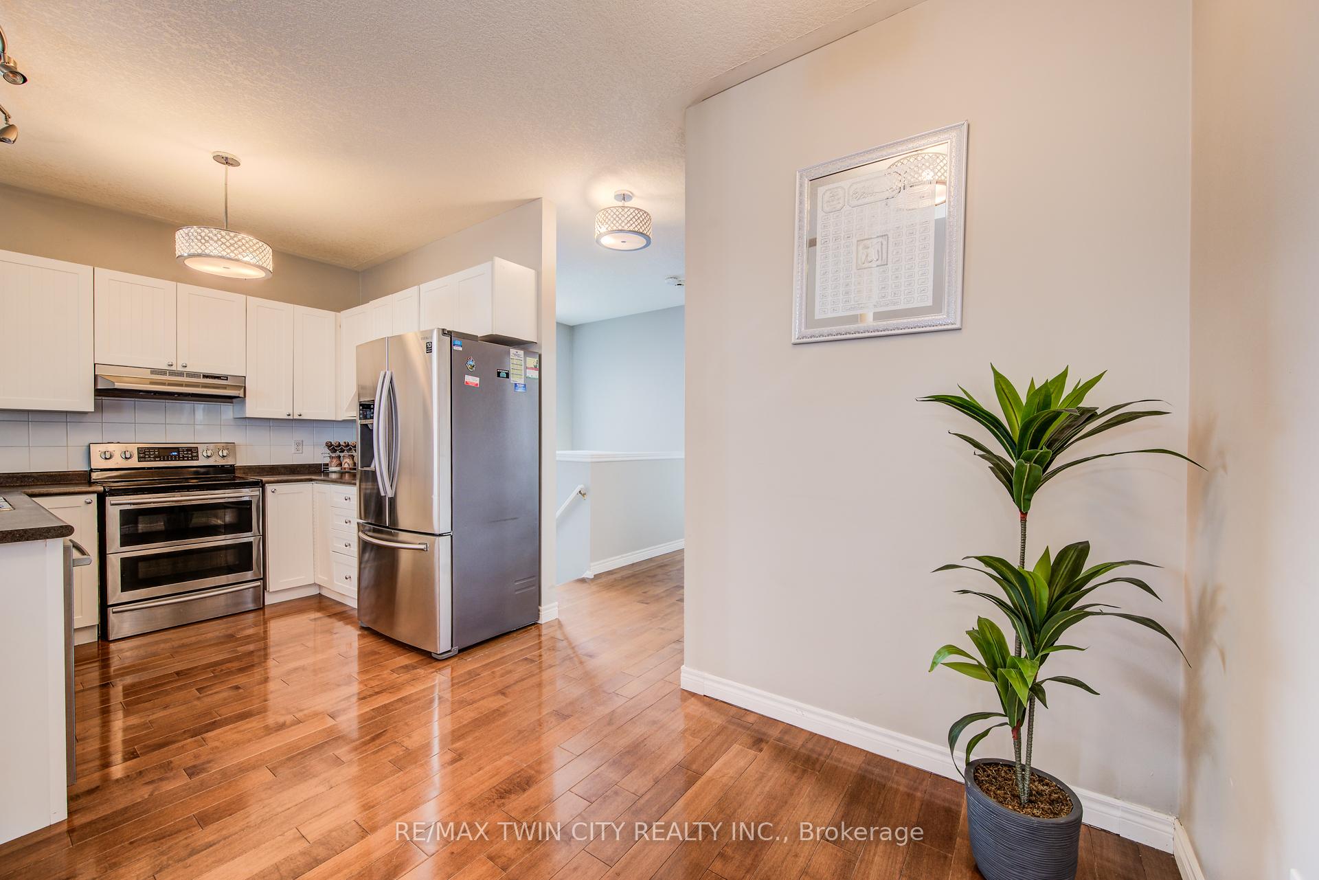Photo 14 of 660 Zermatt Drive, Waterloo — HOMEH