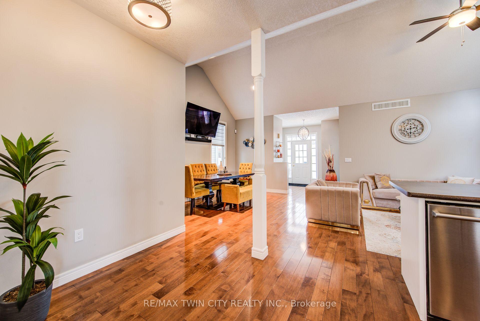 Photo 15 of 660 Zermatt Drive, Waterloo — HOMEH