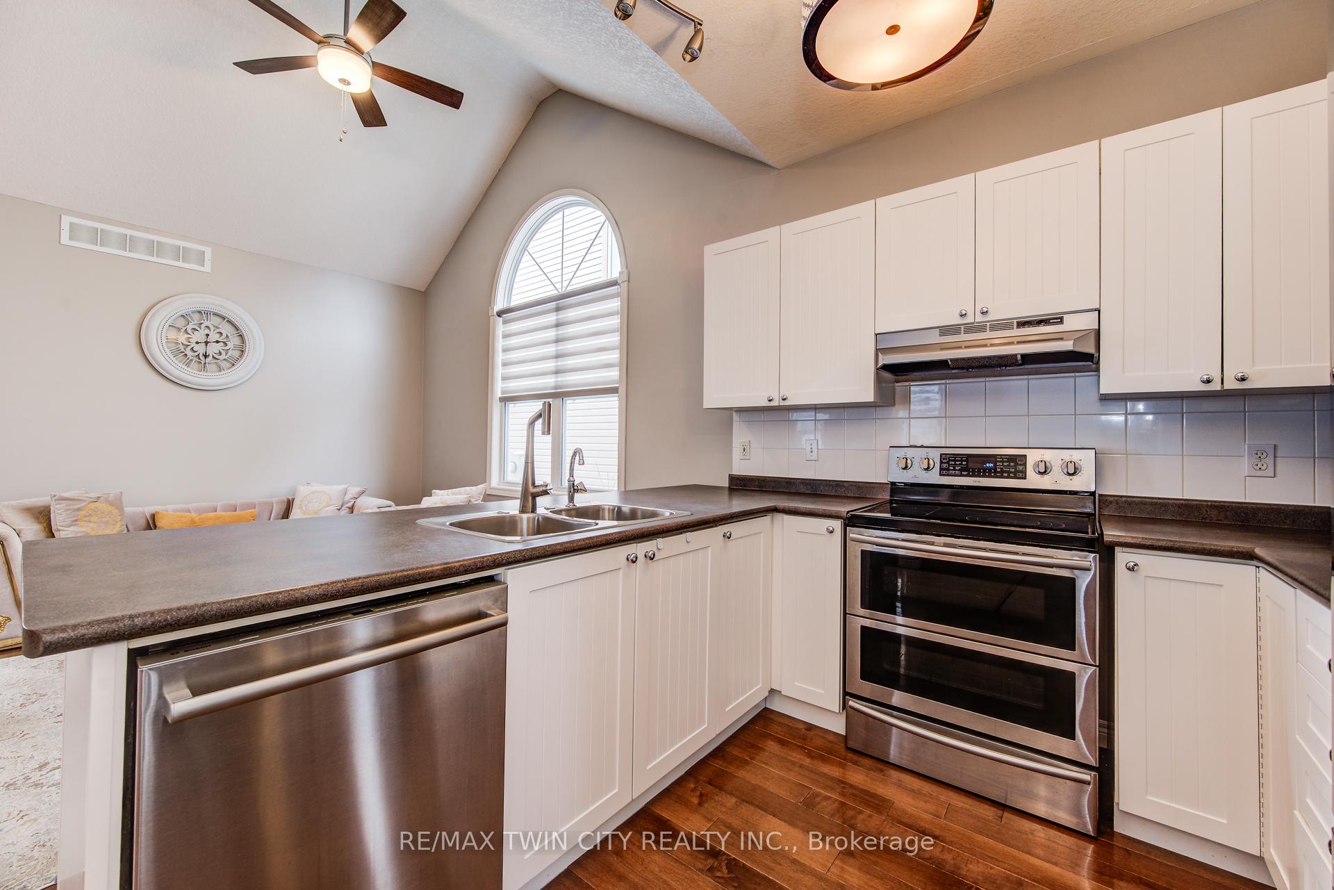 Photo 16 of 660 Zermatt Drive, Waterloo — HOMEH