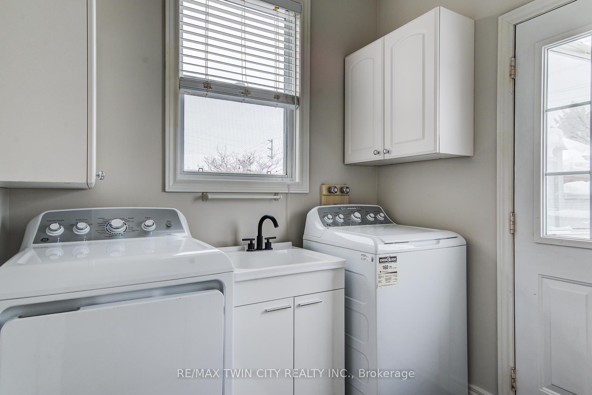 Photo 23 of 660 Zermatt Drive, Waterloo — HOMEH