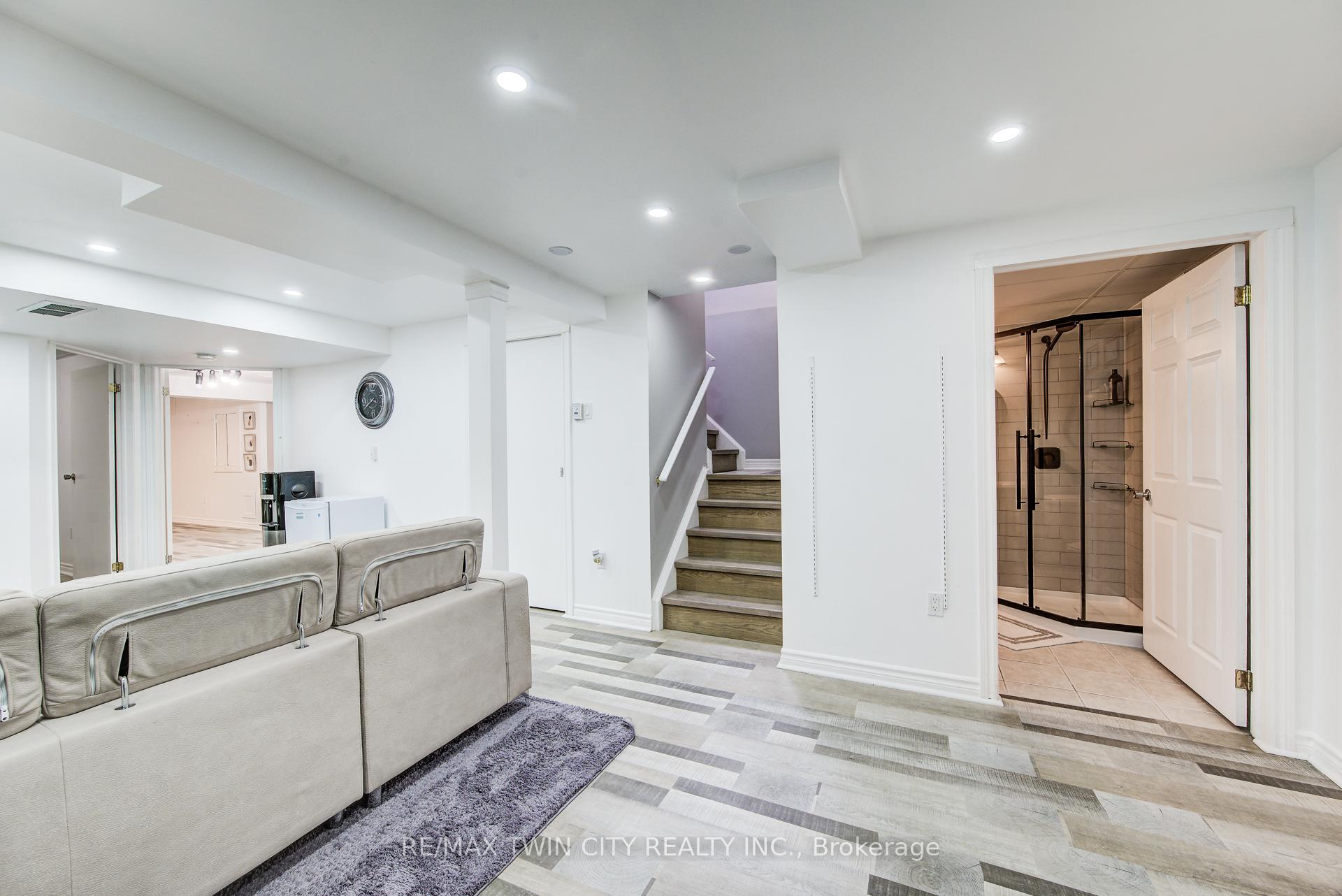 Photo 24 of 660 Zermatt Drive, Waterloo — HOMEH