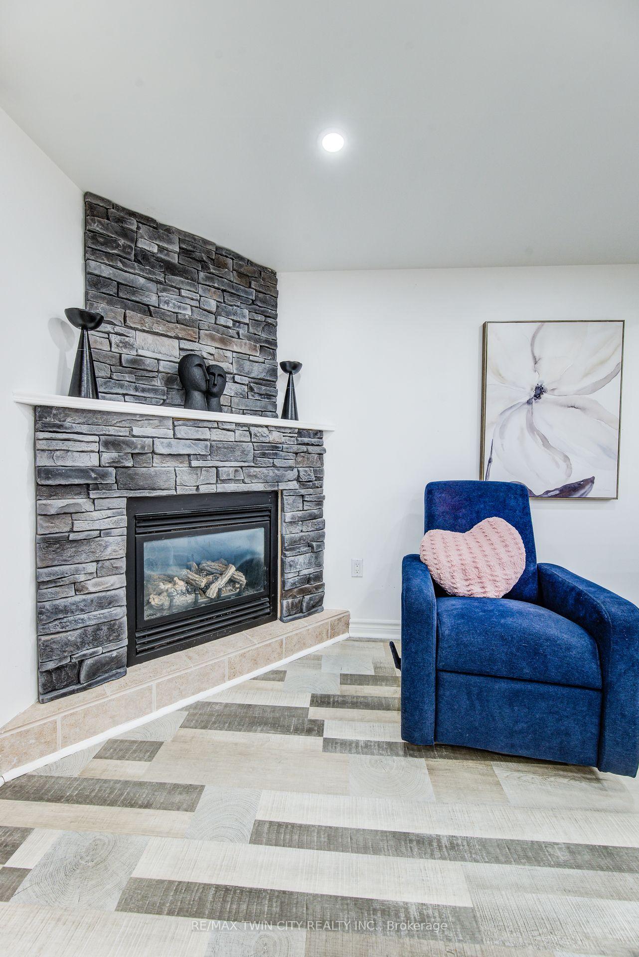 Photo 26 of 660 Zermatt Drive, Waterloo — HOMEH