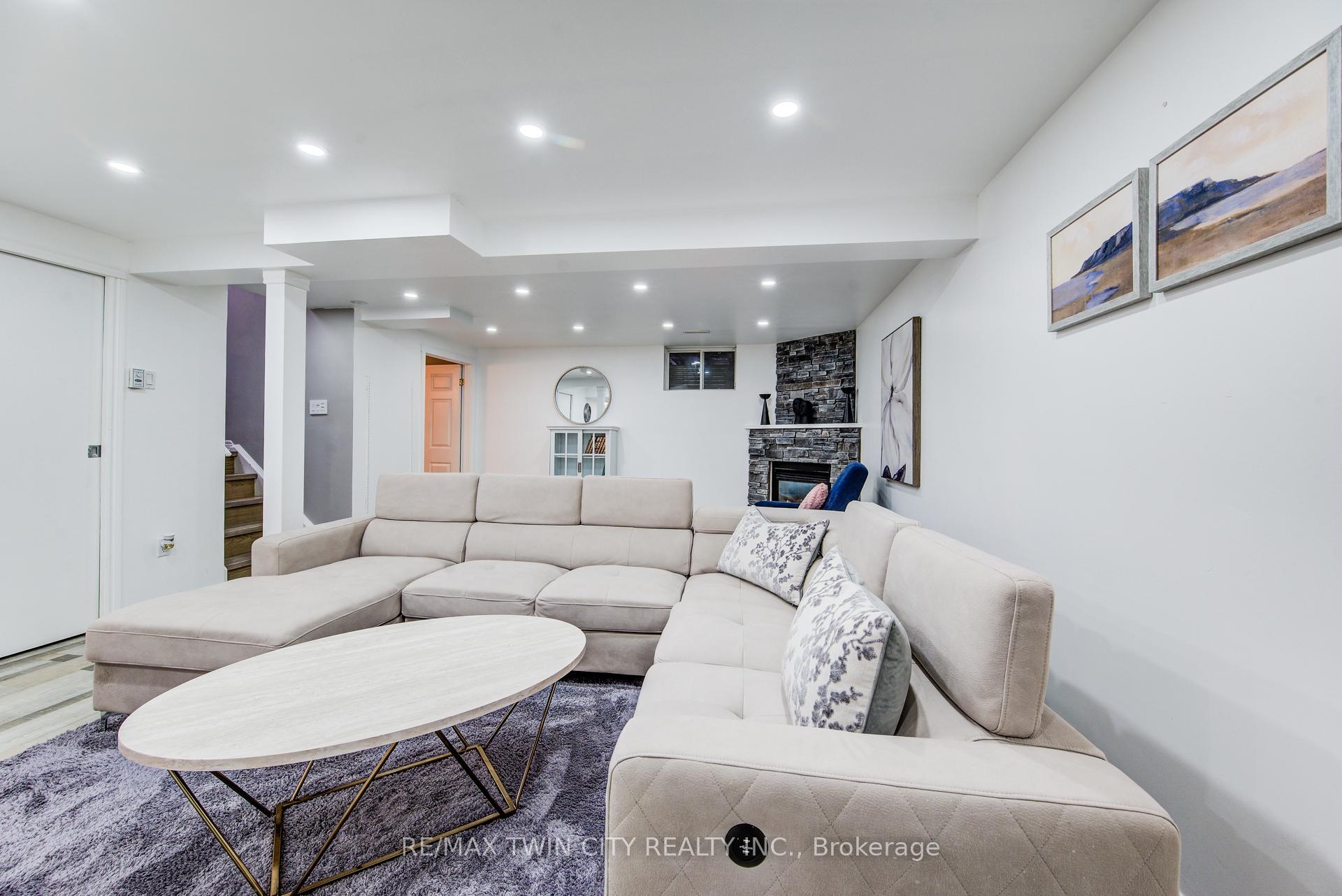 Photo 30 of 660 Zermatt Drive, Waterloo — HOMEH