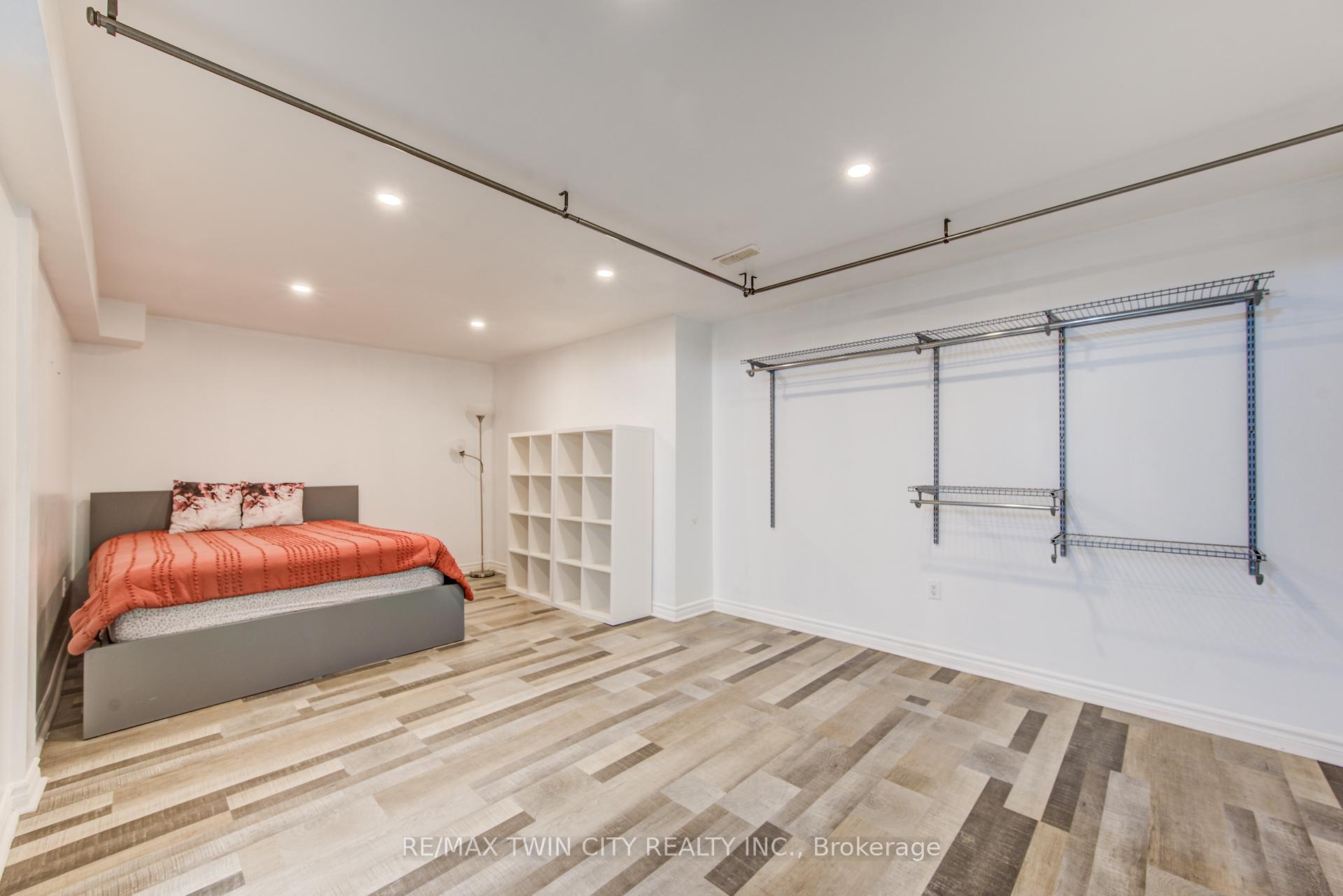 Photo 35 of 660 Zermatt Drive, Waterloo — HOMEH