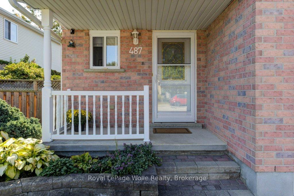 Photo 3 of 487 Sandbanks Crescent, Waterloo — HOMEH